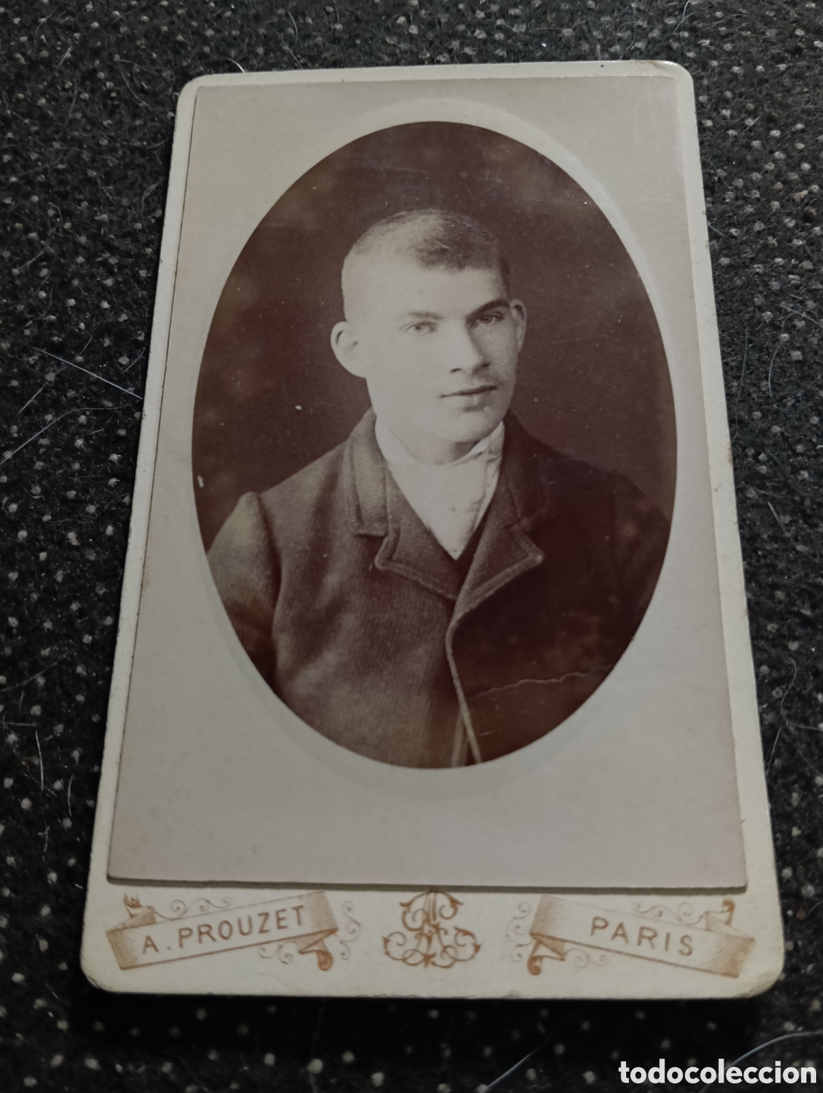 Fotograf&iacute;a antigua: 1880 - 1900 Fotograf&iacute;a de un Se&ntilde;or posando para la ocasi&oacute;n, en cart&oacute;n mide 10 x 7 cm