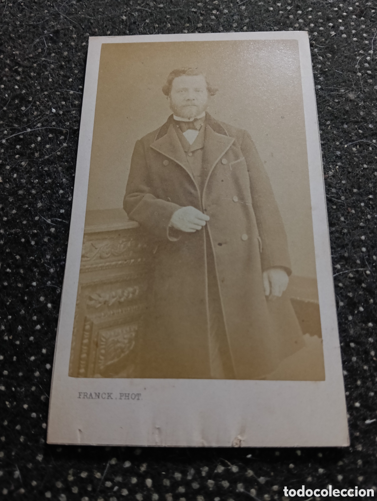 Fotograf&iacute;a antigua: 1880 - 1900 Fotograf&iacute;a de un Se&ntilde;or posando para la ocasi&oacute;n, en cart&oacute;n mide 10 x 7 cm