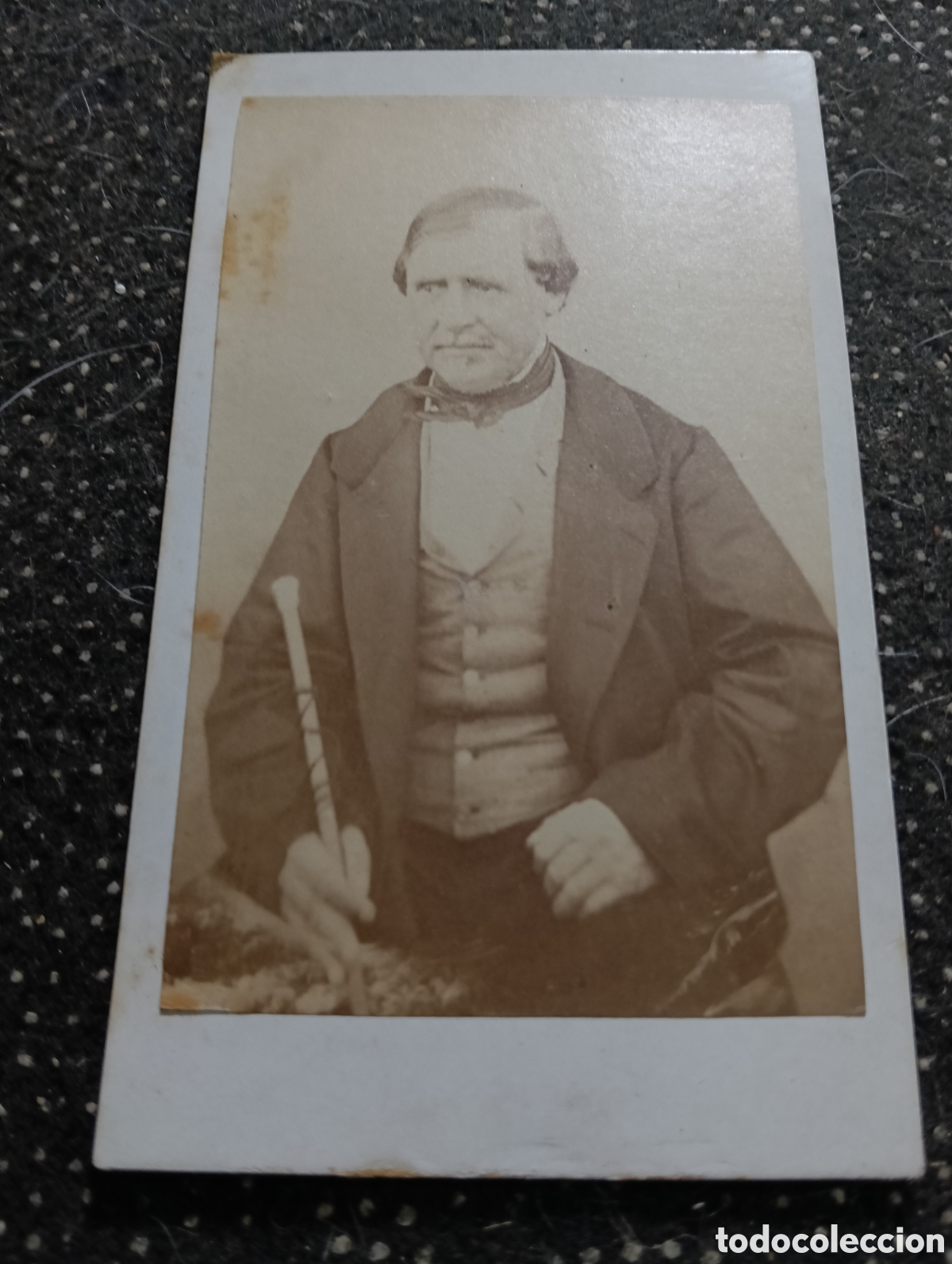 Fotograf&iacute;a antigua: 1880 - 1900 Fotograf&iacute;a de un Se&ntilde;or posando para la ocasi&oacute;n, en cart&oacute;n mide 10 x 7 cm