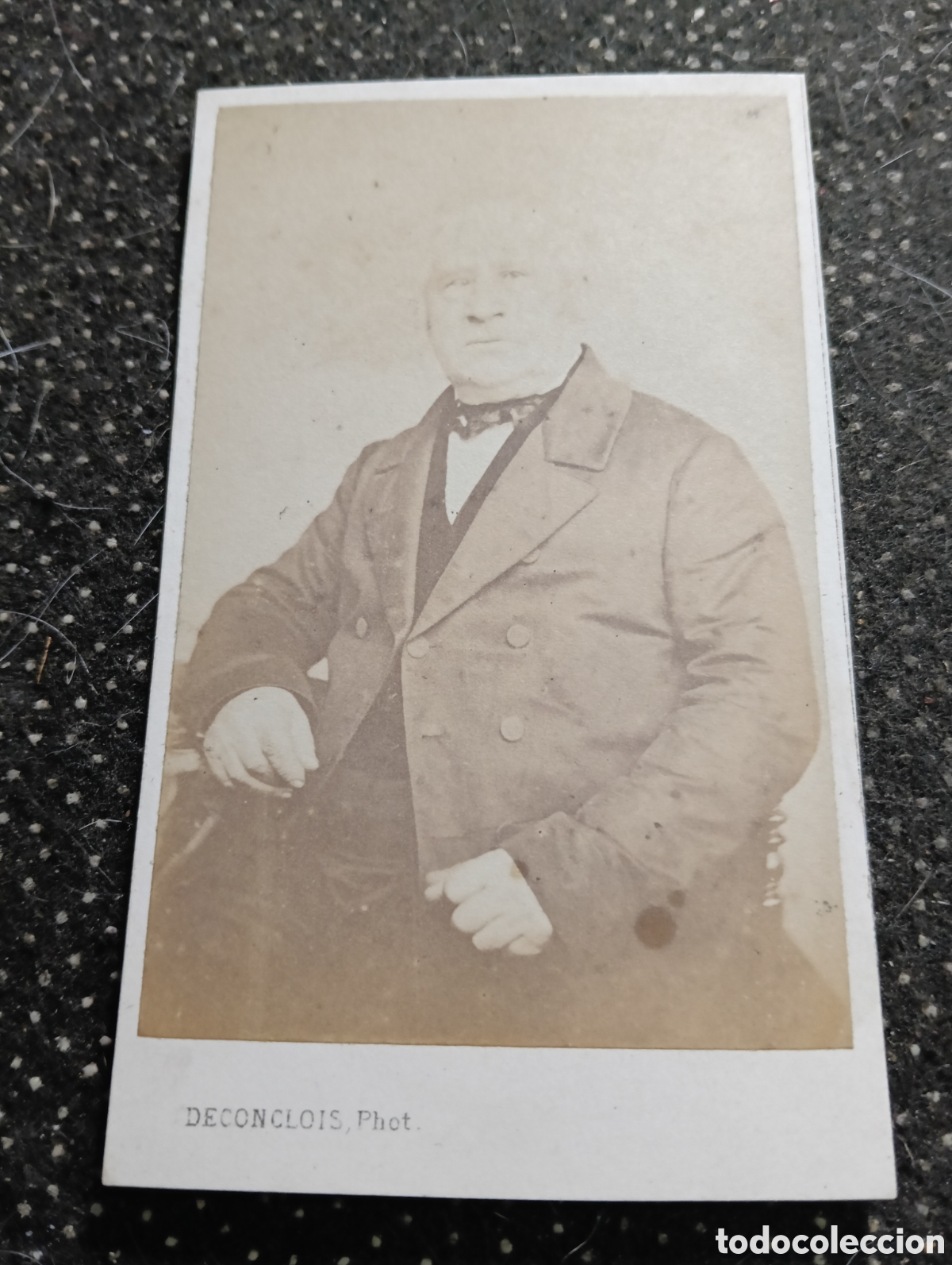 Fotograf&iacute;a antigua: 1880 - 1900 Fotograf&iacute;a de un Se&ntilde;or posando para la ocasi&oacute;n, en cart&oacute;n mide 10 x 7 cm