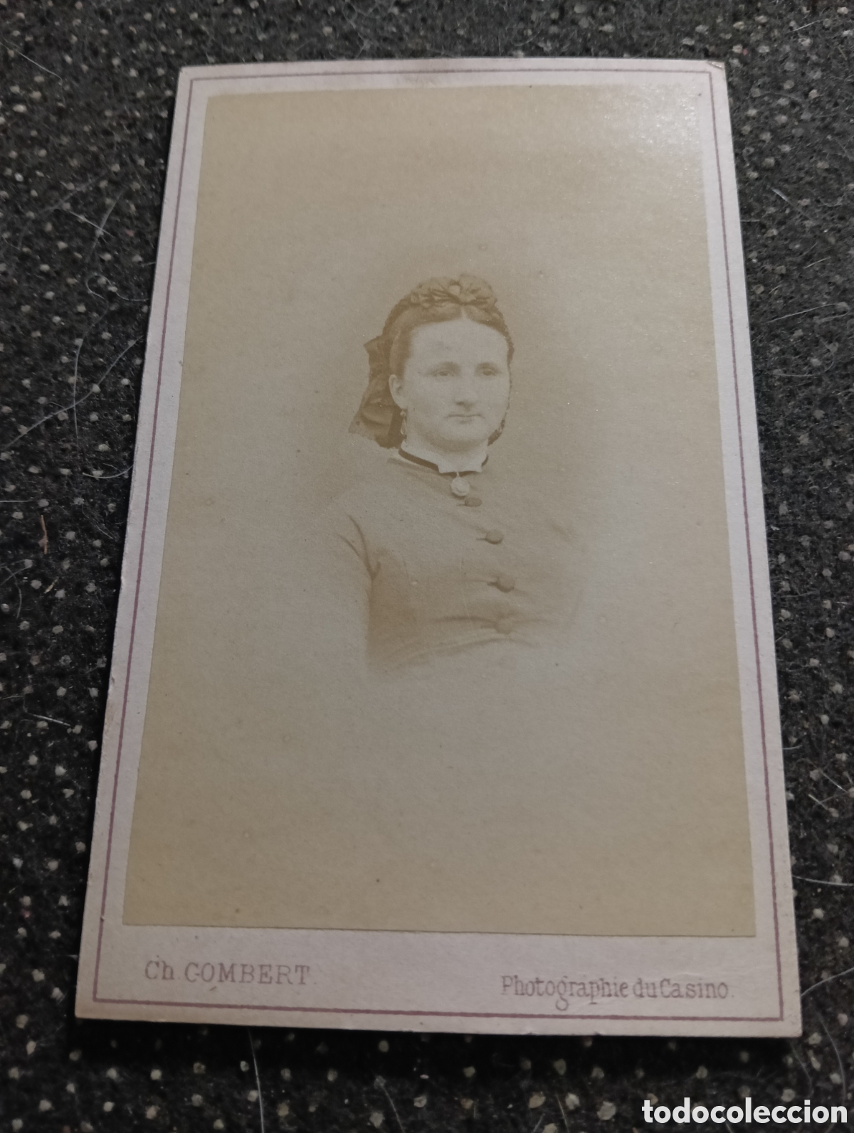 Fotograf&iacute;a antigua: 1880-1900 Fotograf&iacute;a de una Se&ntilde;ora posando para la ocasi&oacute;n, en cart&oacute;n mide 10,5 x 6,5 cm. aprox.