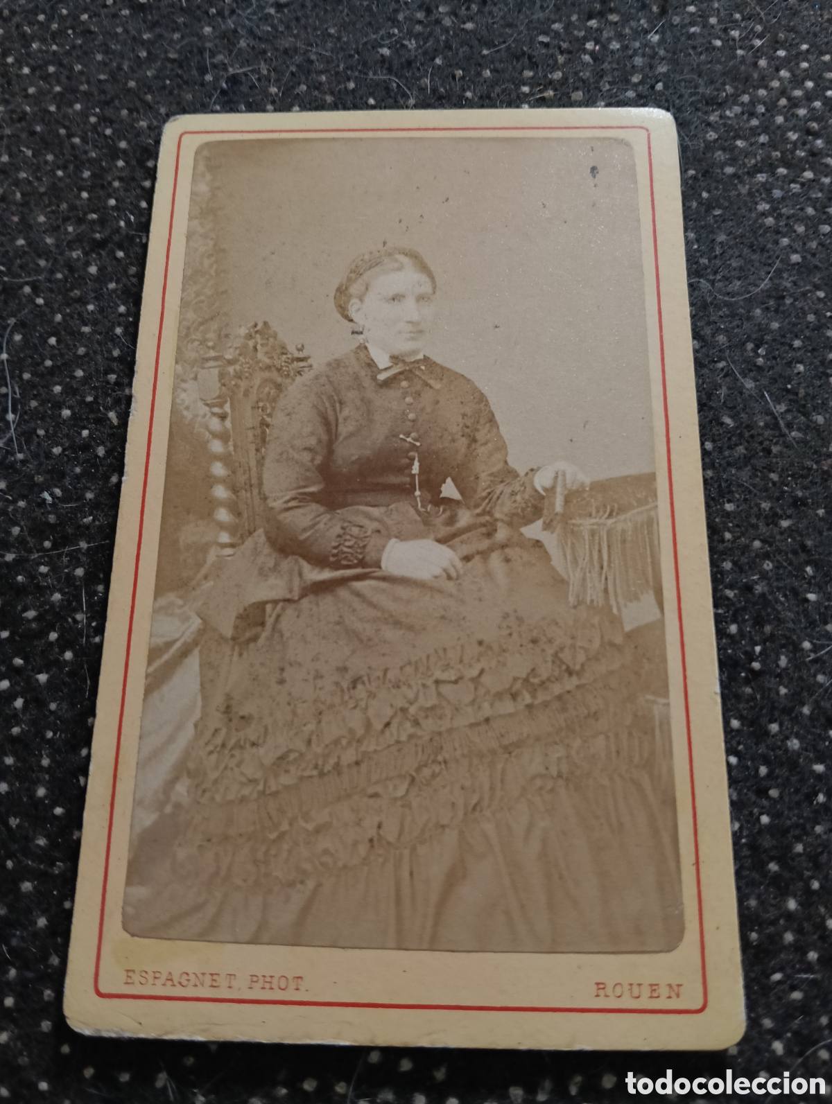 Fotograf&iacute;a antigua: 1880-1900 Fotograf&iacute;a de una Se&ntilde;ora posando para la ocasi&oacute;n, en cart&oacute;n mide 10,5 x 6,5 cm. aprox.