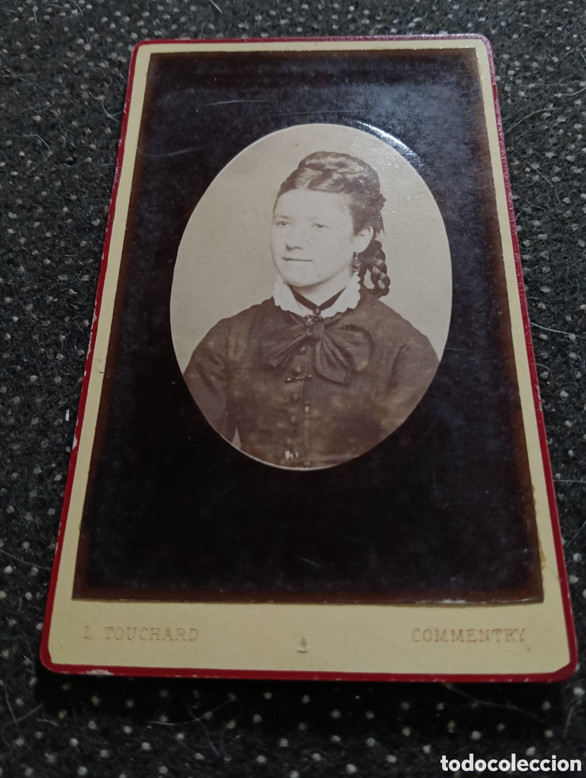 Fotograf&iacute;a antigua: 1880-1900 Fotograf&iacute;a de una Se&ntilde;ora posando para la ocasi&oacute;n, en cart&oacute;n mide 10,5 x 6,5 cm. aprox.