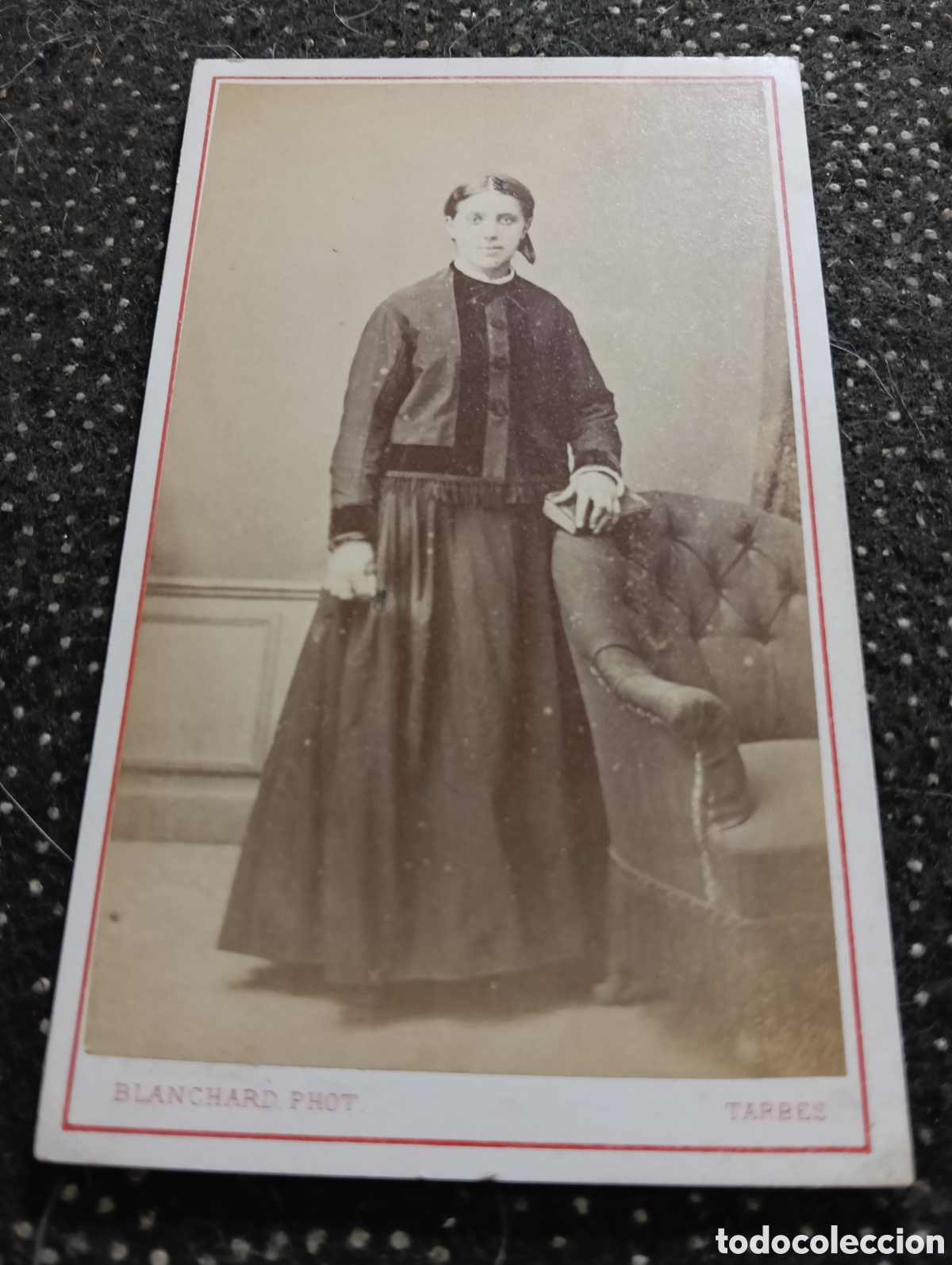 Fotograf&iacute;a antigua: 1880-1900 Fotograf&iacute;a de una Se&ntilde;ora posando para la ocasi&oacute;n, en cart&oacute;n mide 10,5 x 6,5 cm. aprox.