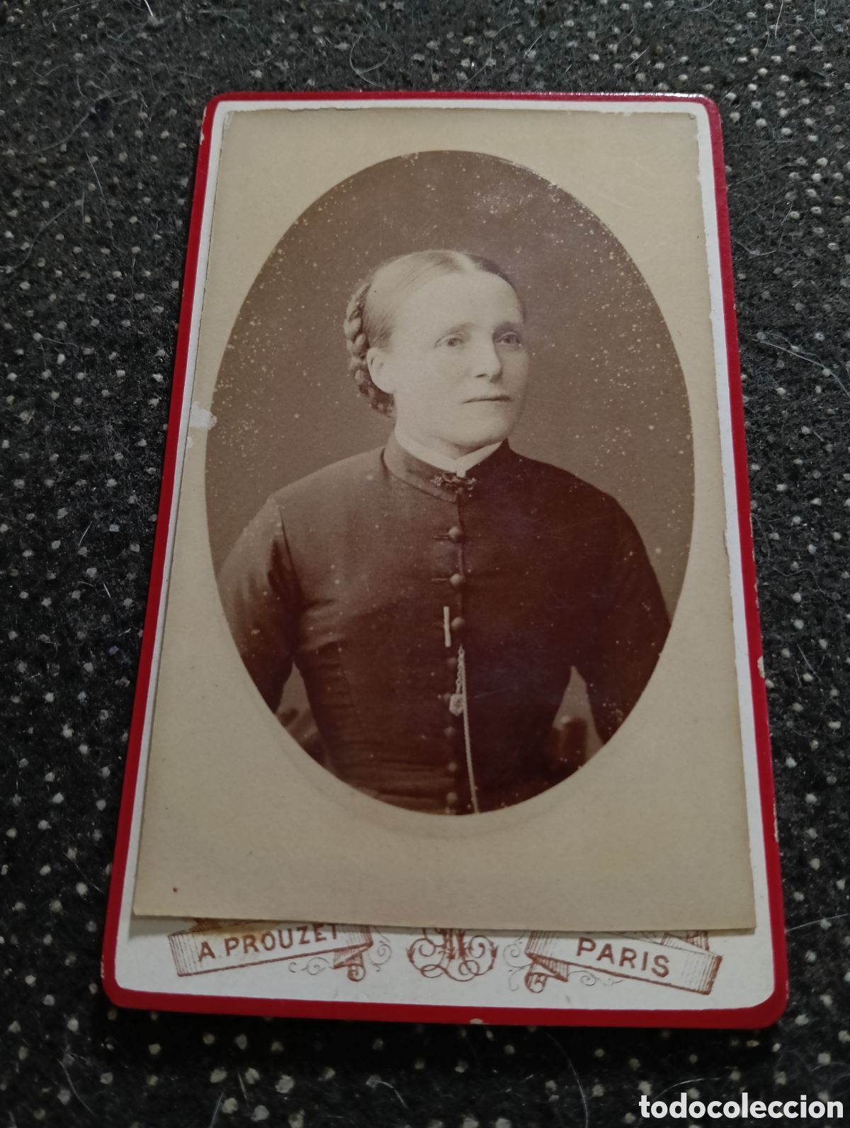 Fotograf&iacute;a antigua: 1880-1900 Fotograf&iacute;a de una Se&ntilde;ora posando para la ocasi&oacute;n, en cart&oacute;n mide 10,5 x 6,5 cm. aprox.