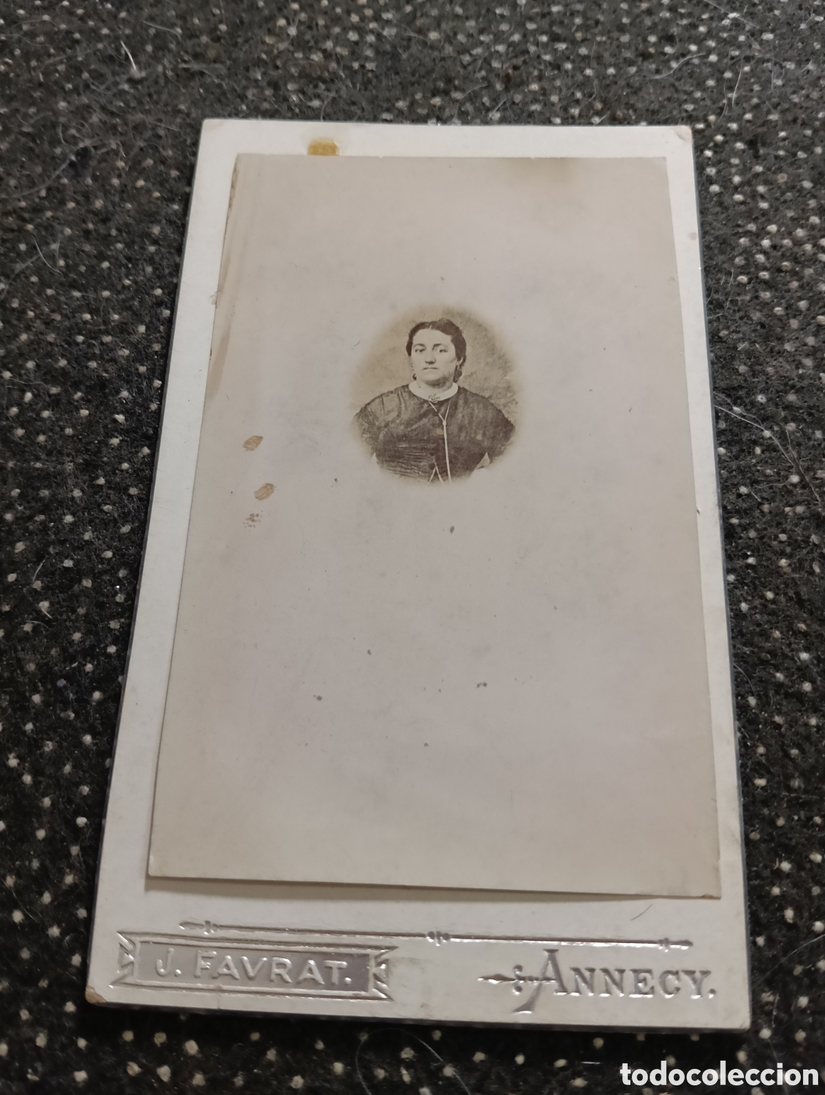 Fotograf&iacute;a antigua: 1880-1900 Fotograf&iacute;a de una Se&ntilde;ora posando para la ocasi&oacute;n, en cart&oacute;n mide 10,5 x 6,5 cm. aprox.