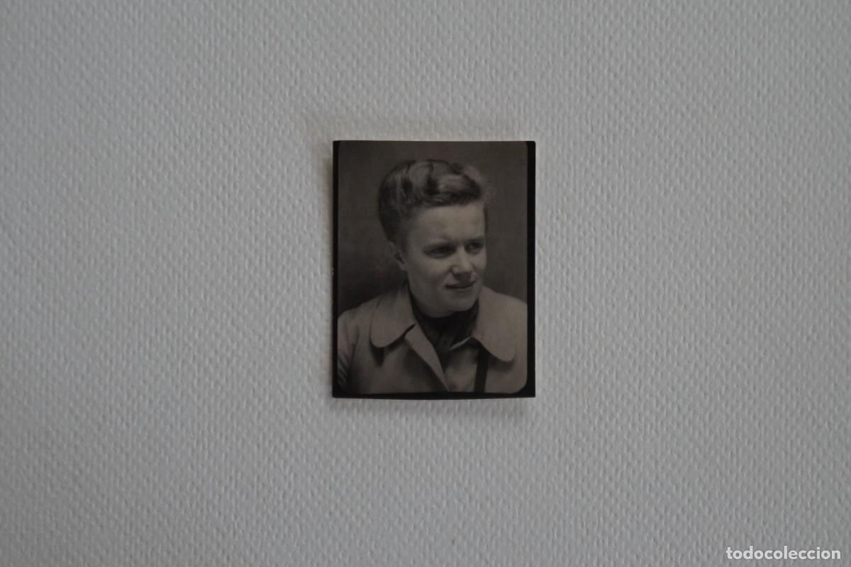 Fotograf&iacute;a antigua: Fotomat&oacute;n antiguo en blanco y negro. Retrato de mujer. Sept. 1952.