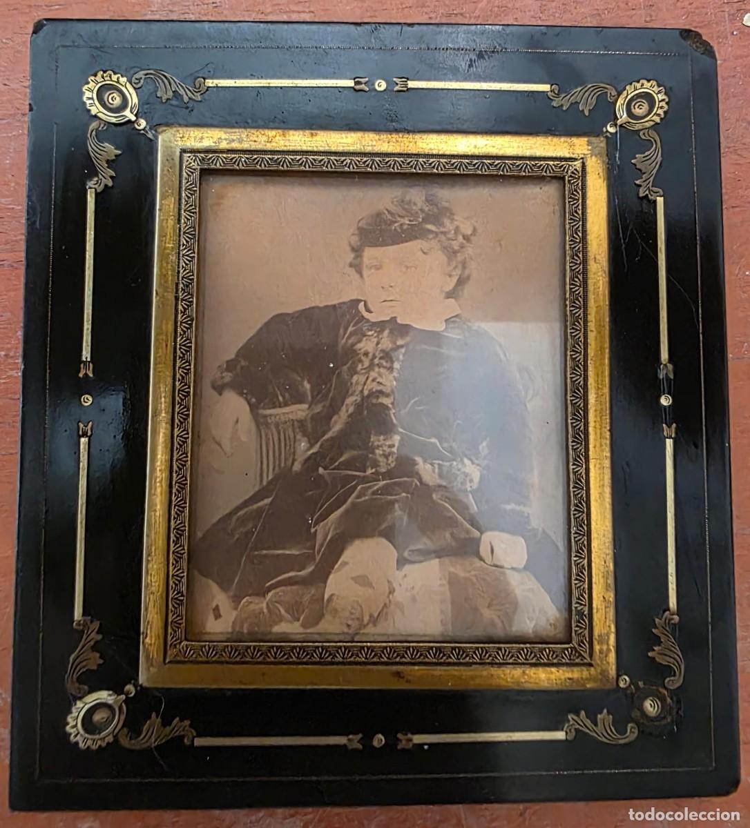 Fotograf&iacute;a antigua: Fotograf&iacute;a antigua retrato femenino siglo XIX con marco original negro dorado 12x11 cm