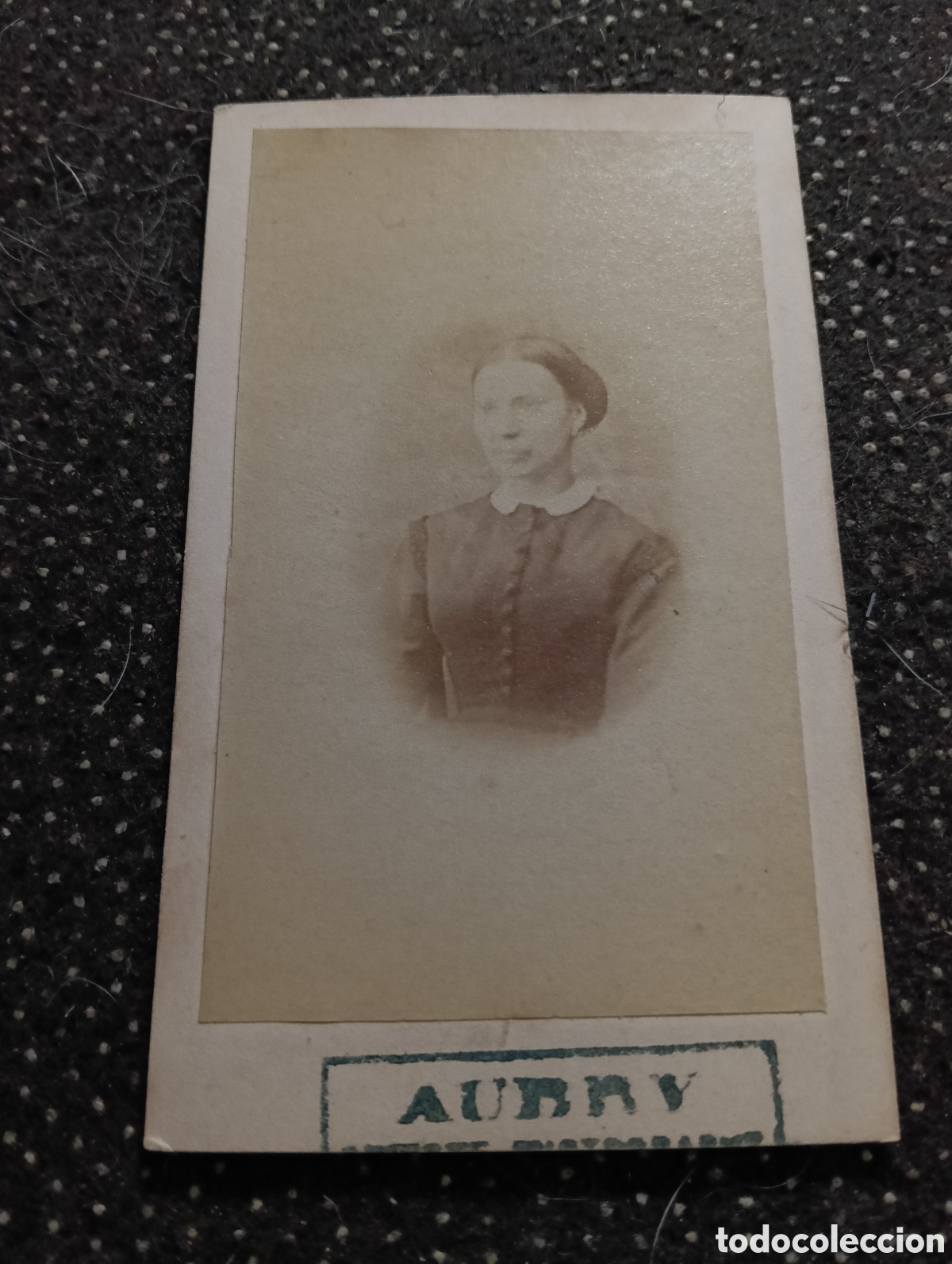 Fotograf&iacute;a antigua: 1880-1900 &Eacute;poca Victoriana Fotograf&iacute;a de una se&ntilde;ora con un vestido negro y largo 10,5 x 6,5 cm aprox
