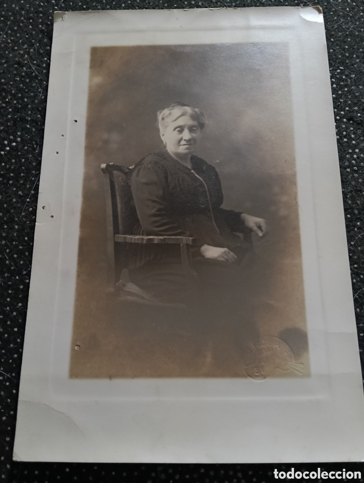 Fotograf&iacute;a antigua: 1880-1900 &Eacute;poca Victoriana Fotograf&iacute;a de una se&ntilde;ora sentada vestida para la ocasi&oacute;n 17 x 11 cm aprox