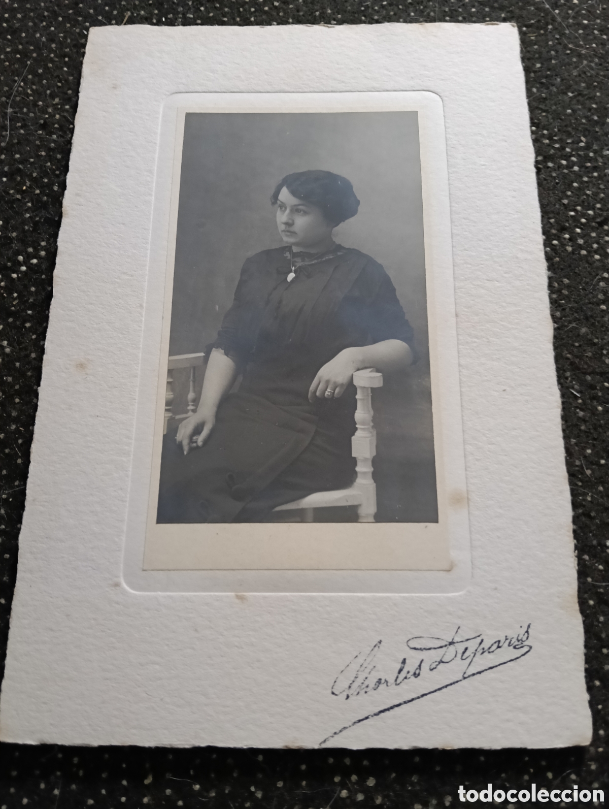 Fotograf&iacute;a antigua: 1880-1900 &Eacute;poca Victoriana Fotograf&iacute;a de una se&ntilde;ora vestida para la ocasi&oacute;n 17 x 11 cm aprox.