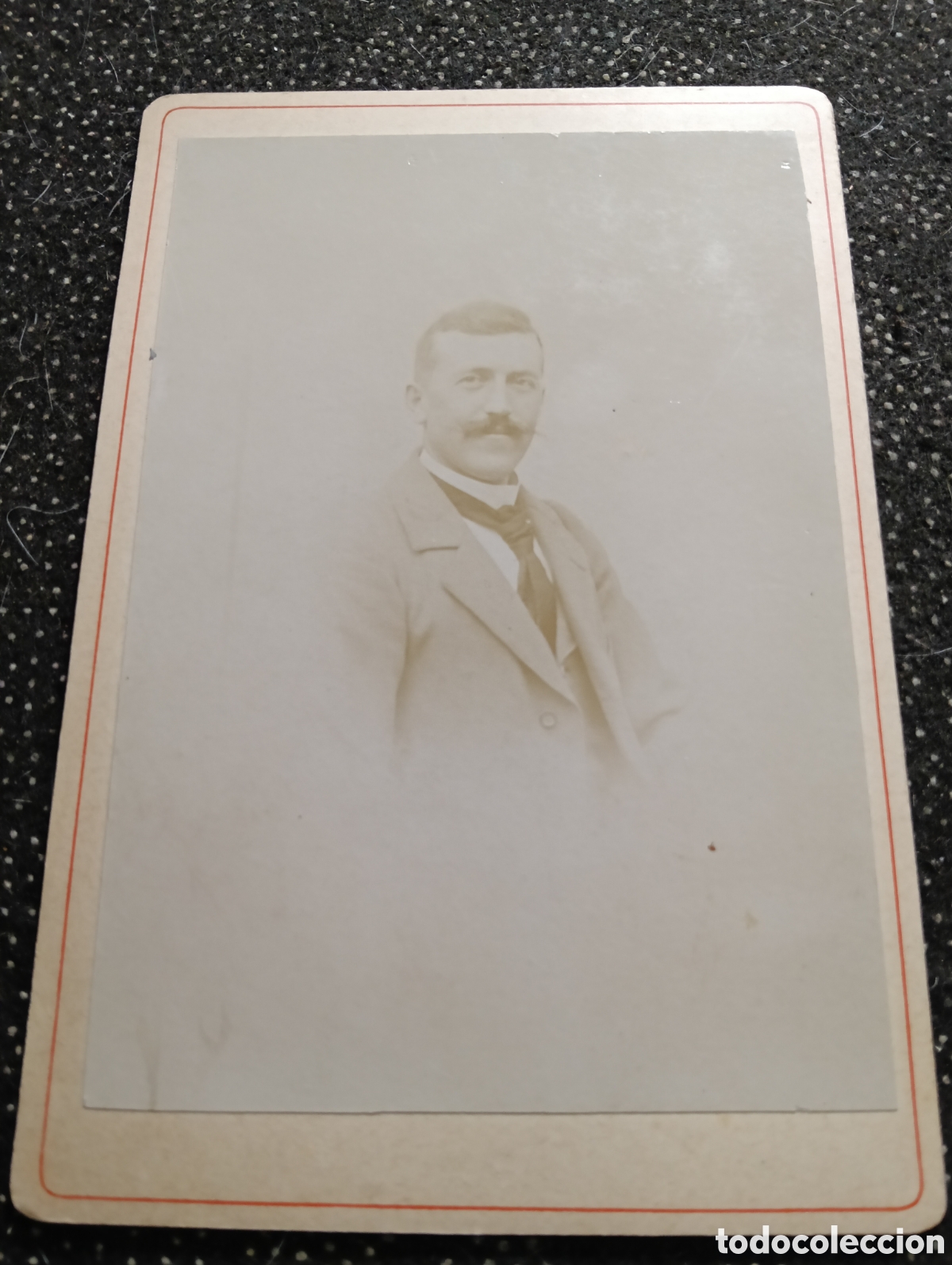 Fotograf&iacute;a antigua: 1880-1900 &Eacute;poca Victoriana Fotograf&iacute;a de un se&ntilde;or vestido para la ocasi&oacute;n 17 x 11 cm aprox.