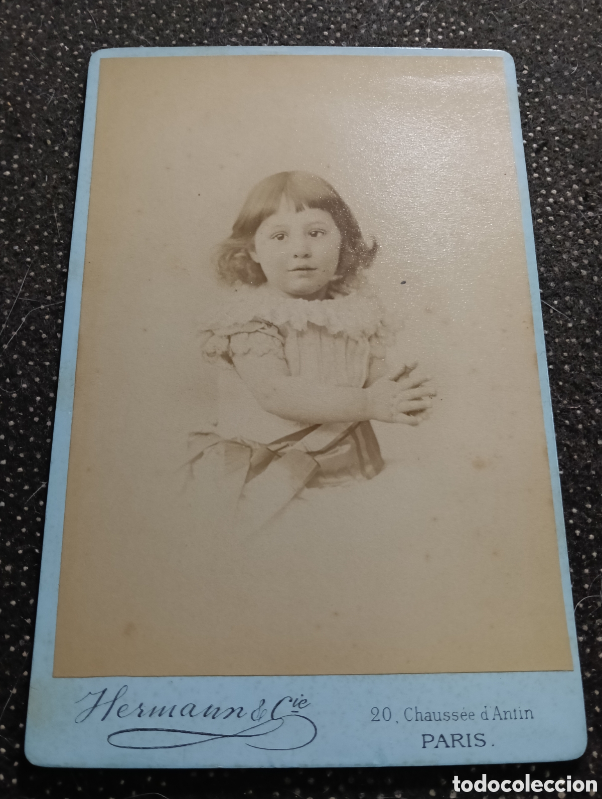 Fotograf&iacute;a antigua: 1870-1910 &Eacute;poca Victoriana Fotograf&iacute;a de un ni&ntilde;a posando para la ocasi&oacute;n 17 x 11 cm aprox.