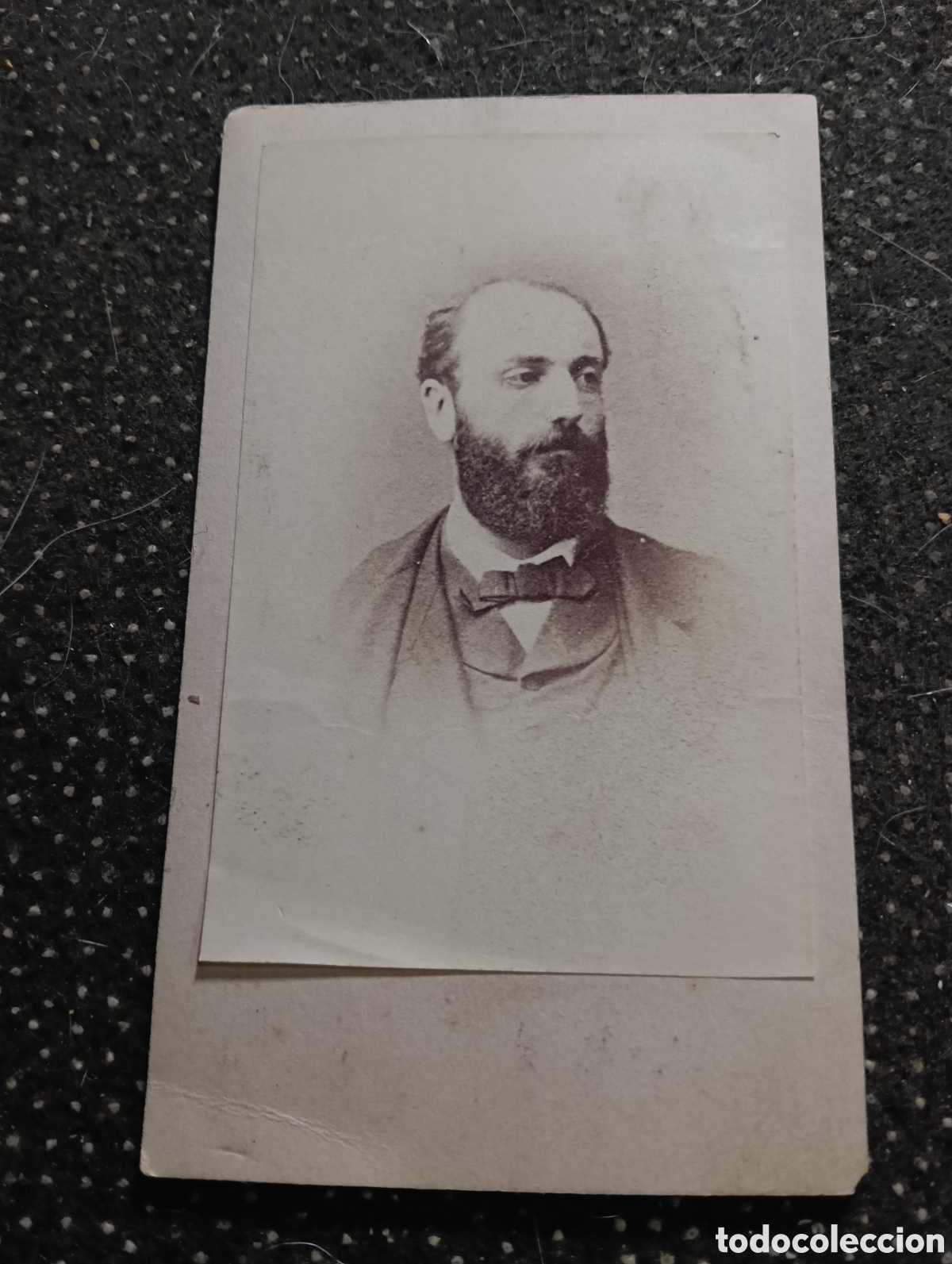 Fotograf&iacute;a antigua: 1880-1900 &Eacute;poca Victoriana Fotograf&iacute;a de un se&ntilde;or vestido para la ocasi&oacute;n 10,5 x 6,5 cm aprox.