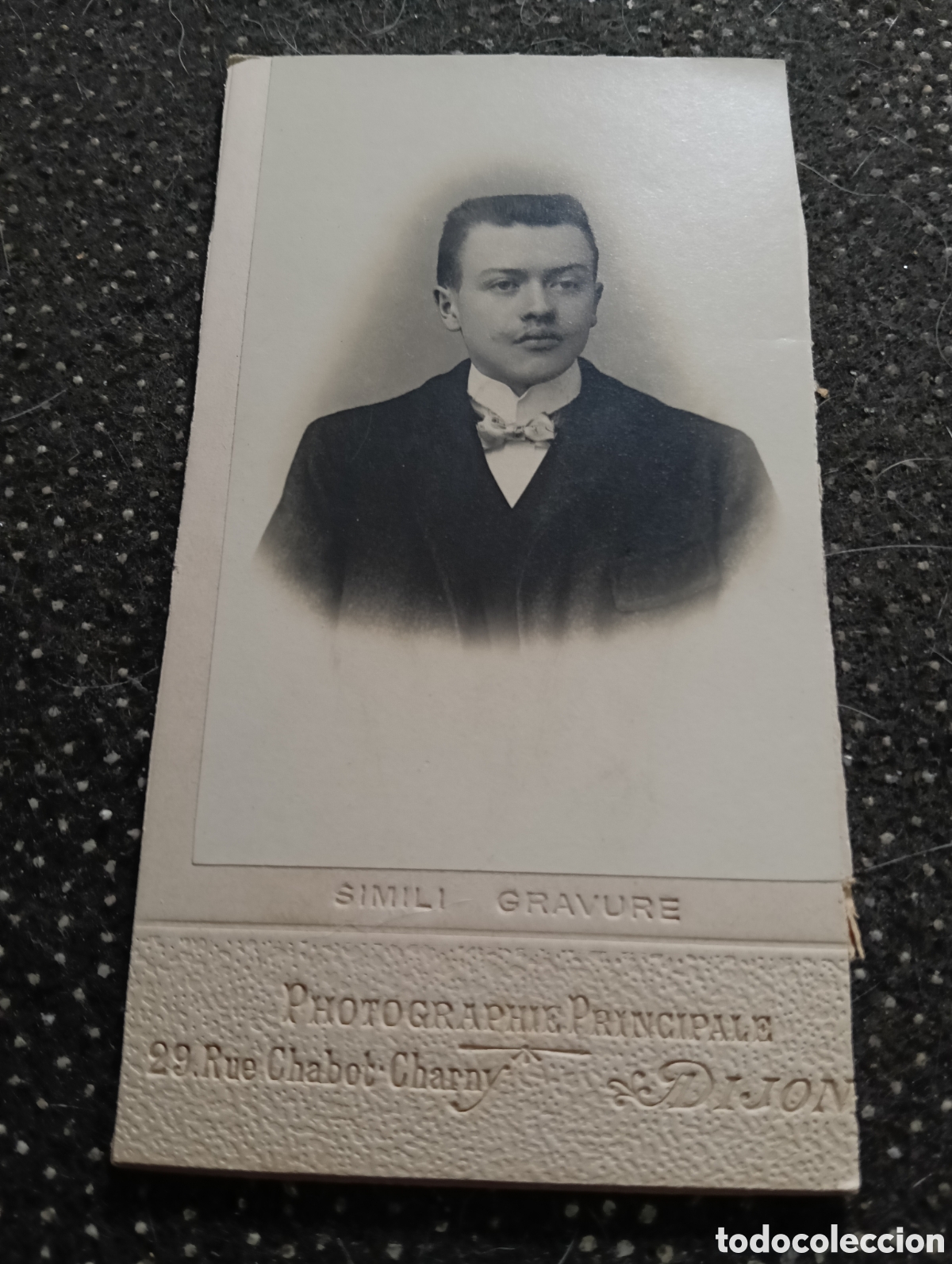 Fotograf&iacute;a antigua: 1880-1900 &Eacute;poca Victoriana Fotograf&iacute;a de un se&ntilde;or vestido para la ocasi&oacute;n 10,5 x 6,5 cm aprox.