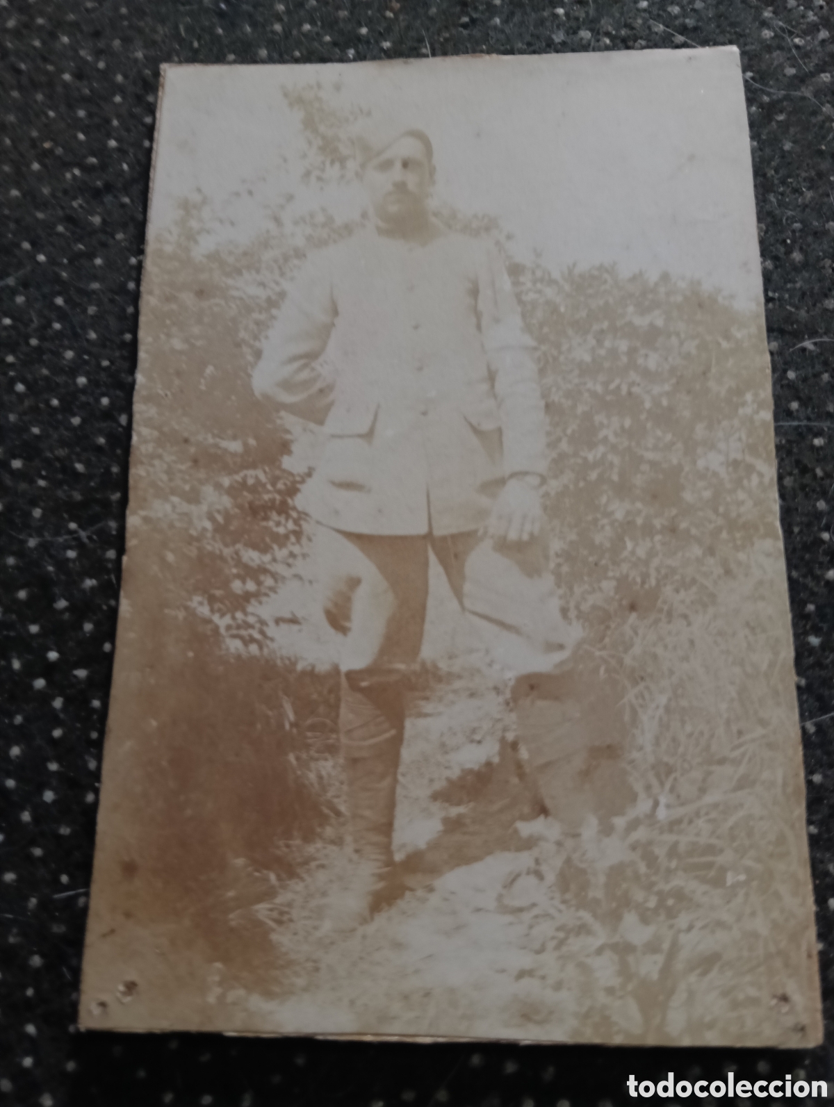 Fotograf&iacute;a antigua: 1880-1900 &Eacute;poca Victoriana Fotograf&iacute;a de un se&ntilde;or militar vestido para la ocasi&oacute;n 10,5 x 6,5 cm apro