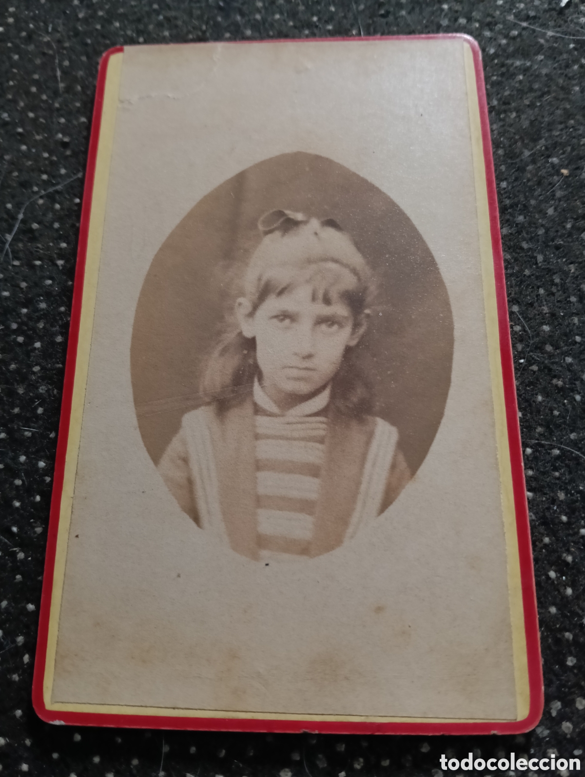 Fotograf&iacute;a antigua: 1880-1900 &Eacute;poca Victoriana Fotograf&iacute;a de una ni&ntilde;a posando para la ocasi&oacute;n 10,5 x 6,5 cm aprox.