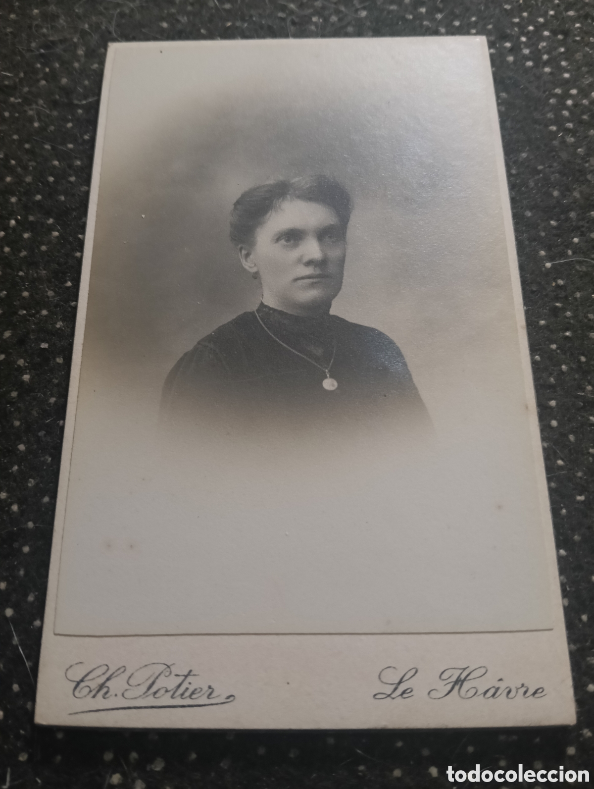Fotograf&iacute;a antigua: 1865-1910 Fotograf&iacute;a Victoriana en cart&oacute;n de una se&ntilde;ora mide 11 x 6,5 aprox.