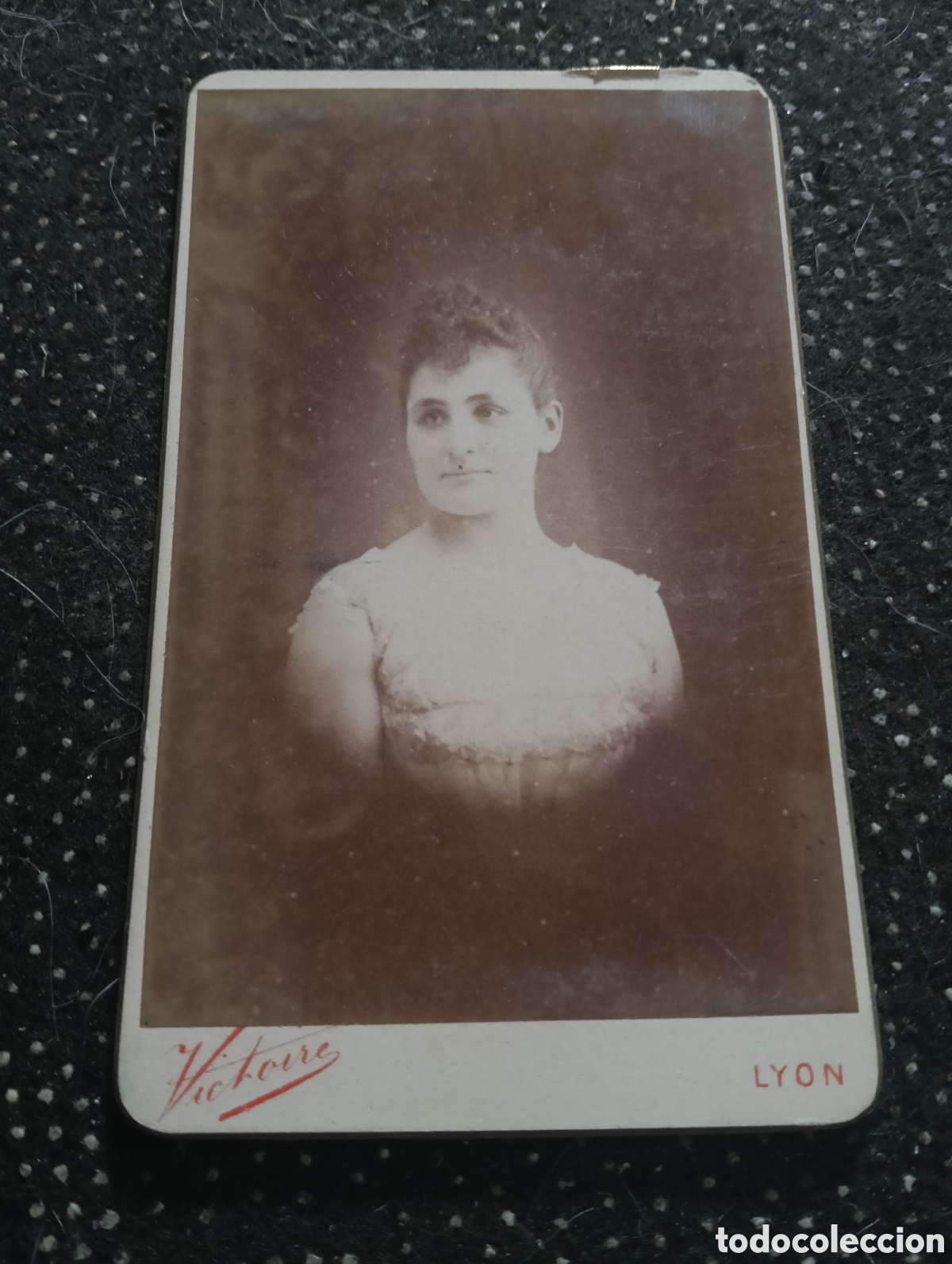 Fotograf&iacute;a antigua: 1865-1910 Fotograf&iacute;a Victoriana en cart&oacute;n de una se&ntilde;ora mide 11 x 6,5 aprox.