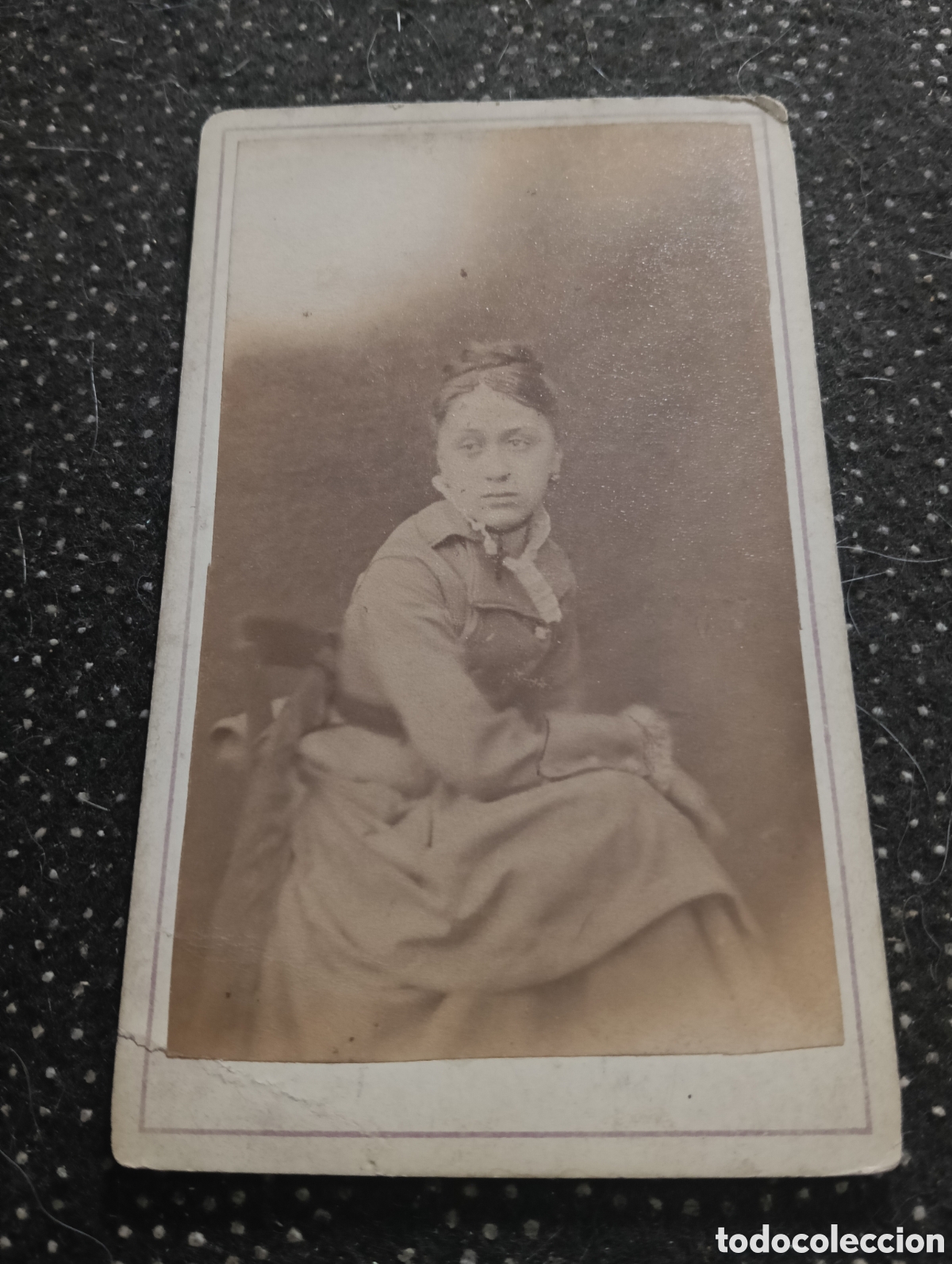 Fotograf&iacute;a antigua: 1865-1910 Fotograf&iacute;a Victoriana en cart&oacute;n de una se&ntilde;ora mide 11 x 6,5 aprox.