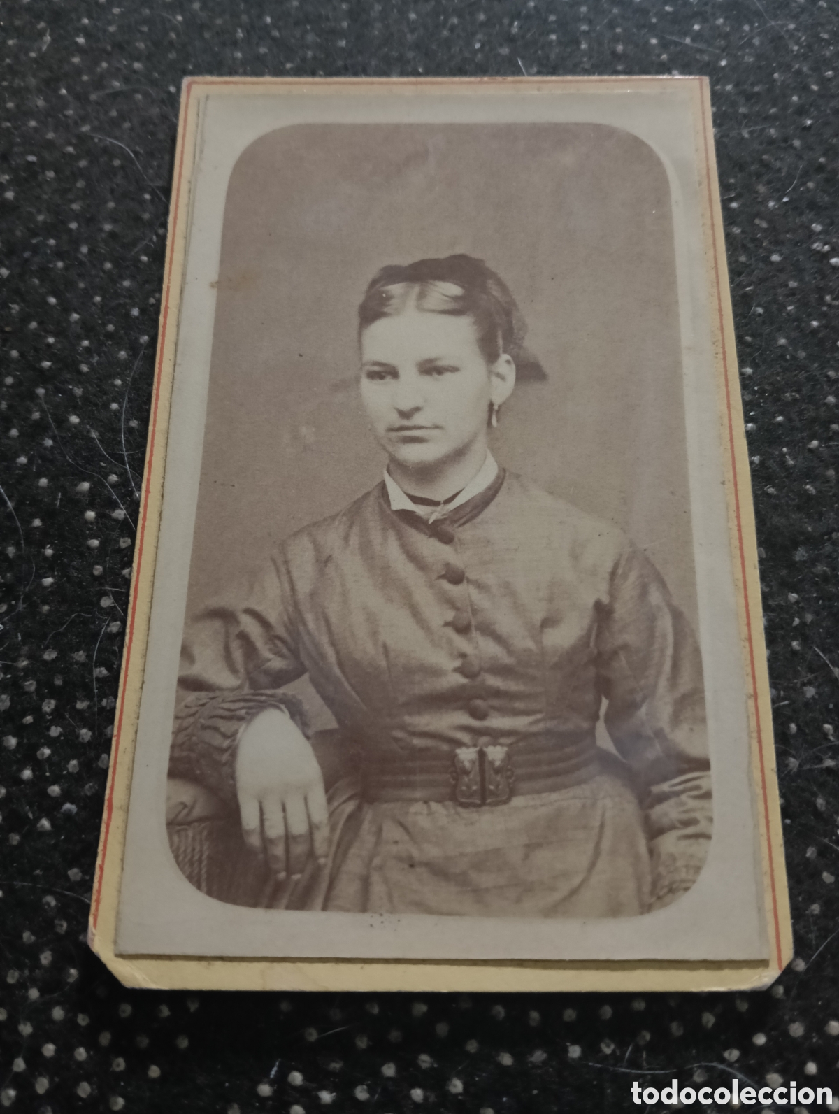 Fotograf&iacute;a antigua: 1865-1910 Fotograf&iacute;a Victoriana en cart&oacute;n de una se&ntilde;ora mide 11 x 6,5 aprox.