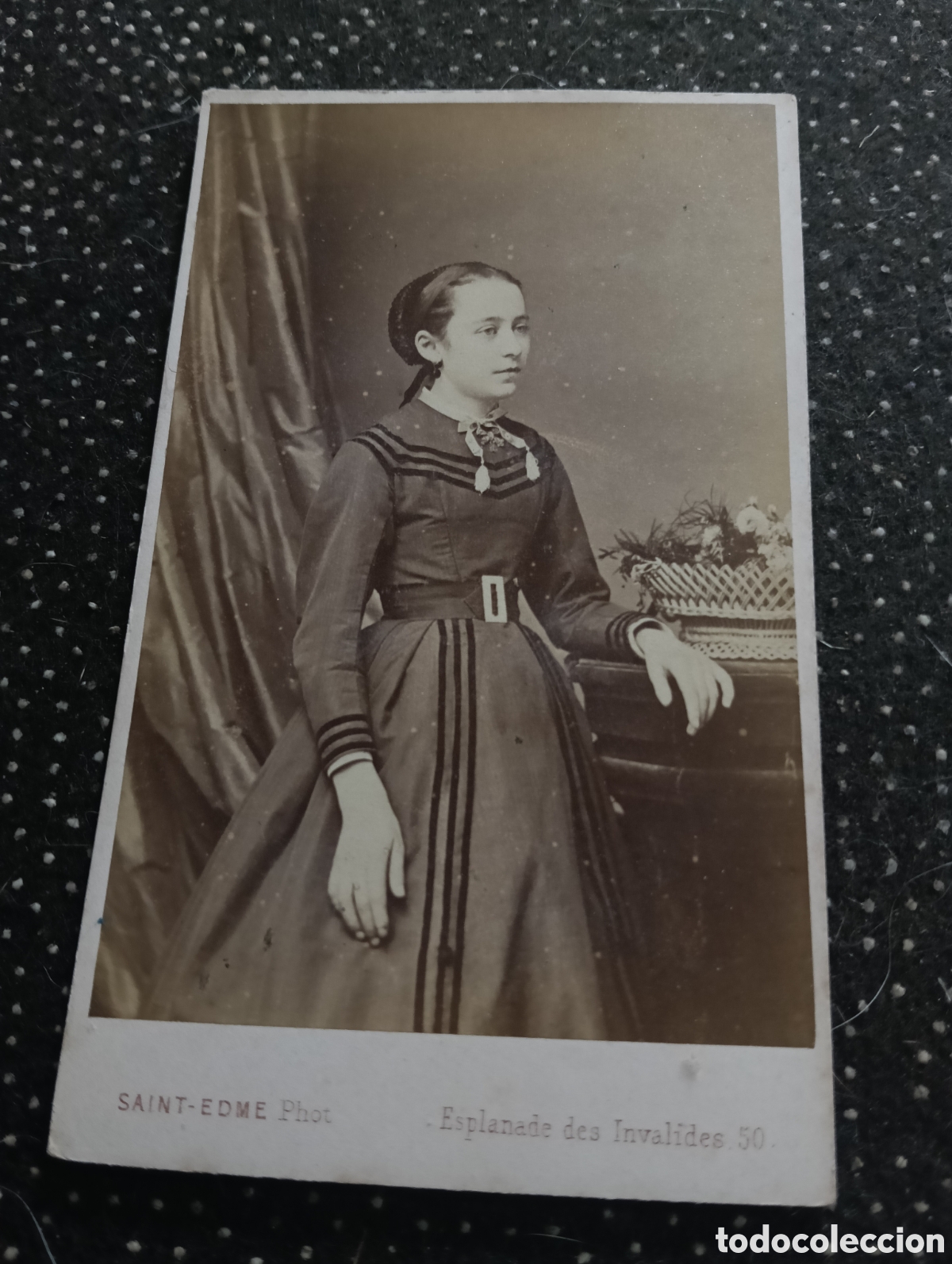 Fotograf&iacute;a antigua: 1865-1910 Fotograf&iacute;a Victoriana en cart&oacute;n de una se&ntilde;ora mide 11 x 6,5 aprox.