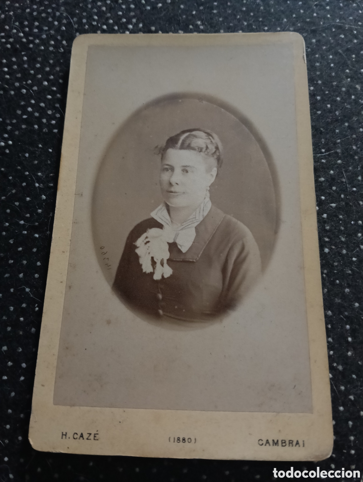 Fotograf&iacute;a antigua: 1865-1910 Fotograf&iacute;a Victoriana en cart&oacute;n de una se&ntilde;ora mide 11 x 6,5 aprox.