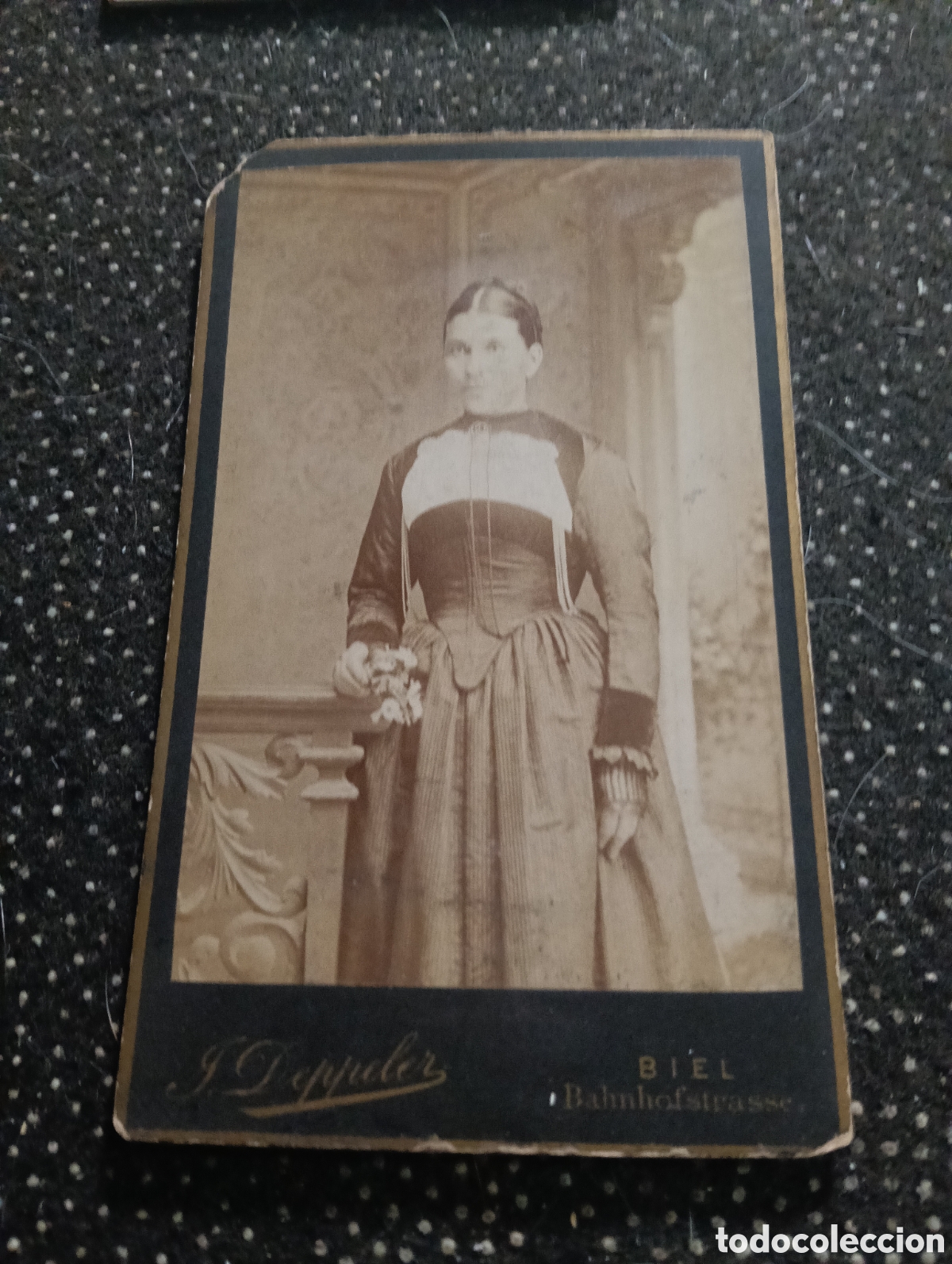 Fotograf&iacute;a antigua: 1865-1910 Fotograf&iacute;a Victoriana en cart&oacute;n de una se&ntilde;ora mide 11 x 6,5 aprox.