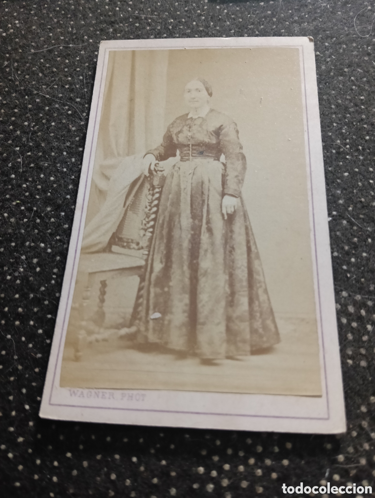 Fotograf&iacute;a antigua: 1865-1910 Fotograf&iacute;a Victoriana en cart&oacute;n de una se&ntilde;ora mide 11 x 6,5 aprox.