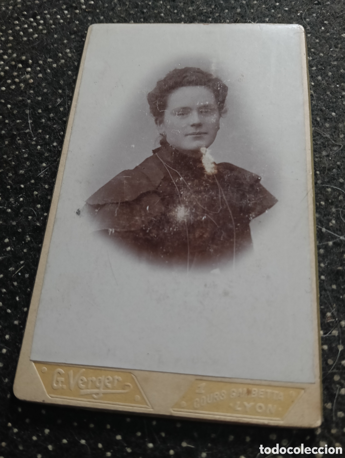 Fotograf&iacute;a antigua: 1865-1910 Fotograf&iacute;a Victoriana en cart&oacute;n de una se&ntilde;ora mide 11 x 6,5 aprox.
