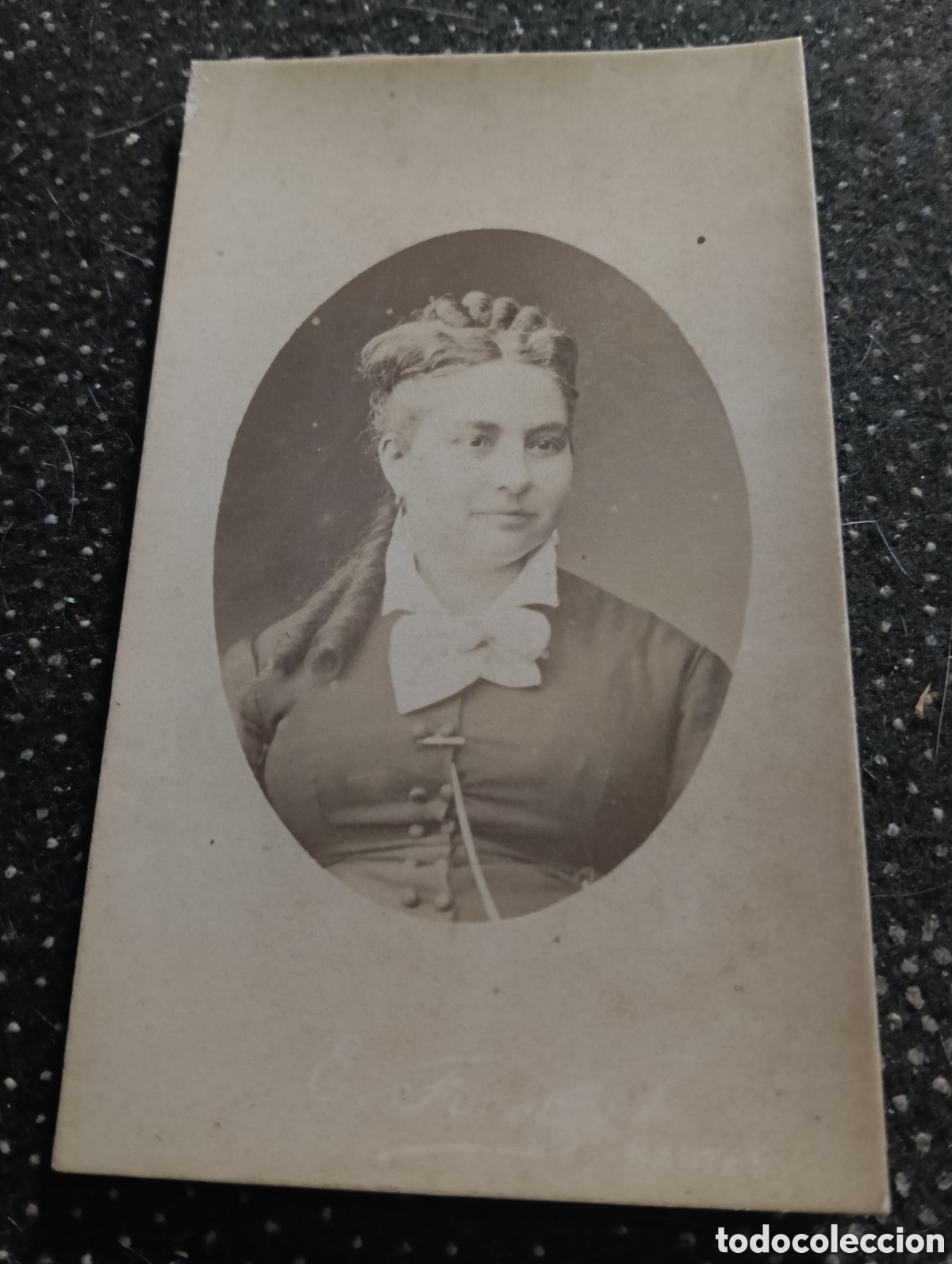 Fotograf&iacute;a antigua: 1865-1910 Fotograf&iacute;a Victoriana en cart&oacute;n de una se&ntilde;ora mide 11 x 6,5 aprox.