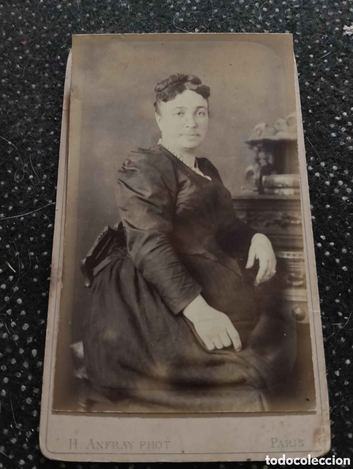 Fotograf&iacute;a antigua: 1865-1910 Fotograf&iacute;a Victoriana en cart&oacute;n de una se&ntilde;ora mide 11 x 6,5 aprox.