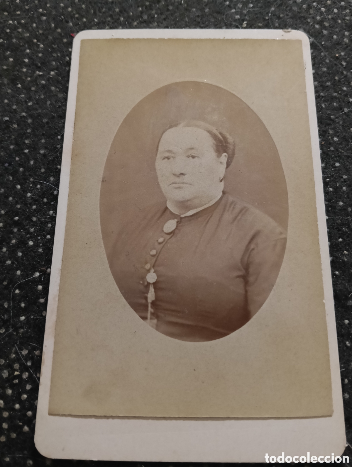 Fotograf&iacute;a antigua: 1865-1910 Fotograf&iacute;a Victoriana en cart&oacute;n de una se&ntilde;ora mide 11 x 6,5 aprox.