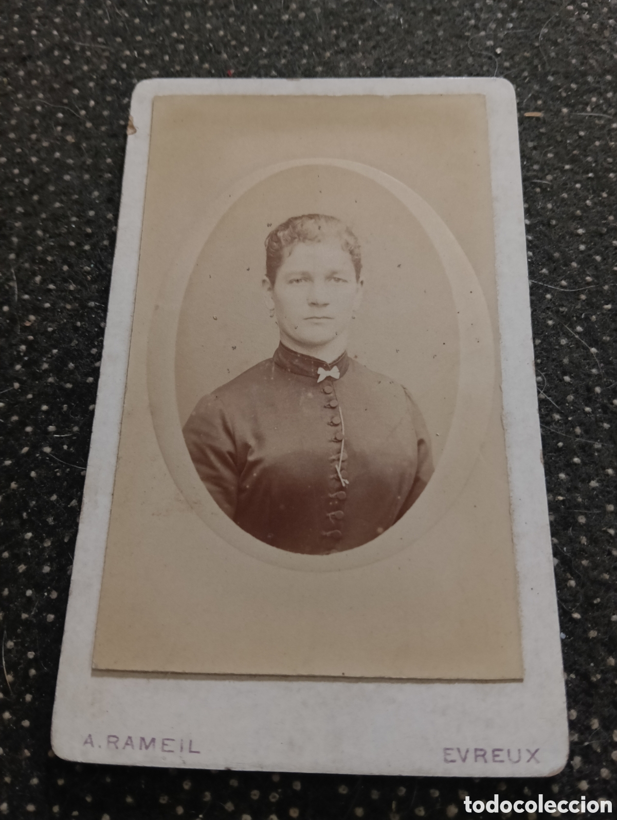 Fotograf&iacute;a antigua: 1865-1910 Fotograf&iacute;a Victoriana en cart&oacute;n de una se&ntilde;ora mide 11 x 6,5 aprox.