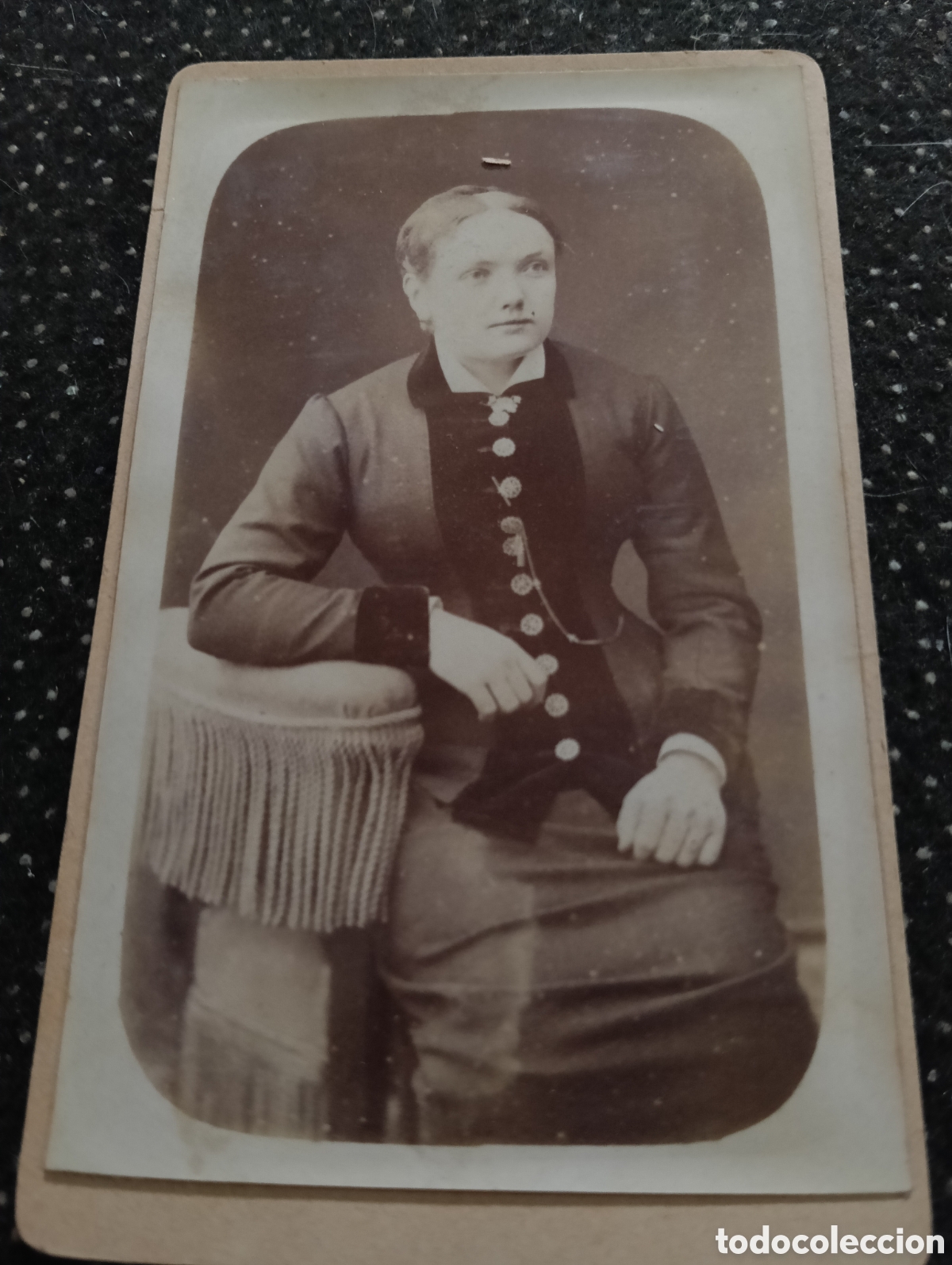 Fotograf&iacute;a antigua: 1865-1910 Fotograf&iacute;a Victoriana en cart&oacute;n de una se&ntilde;ora mide 11 x 6,5 aprox.