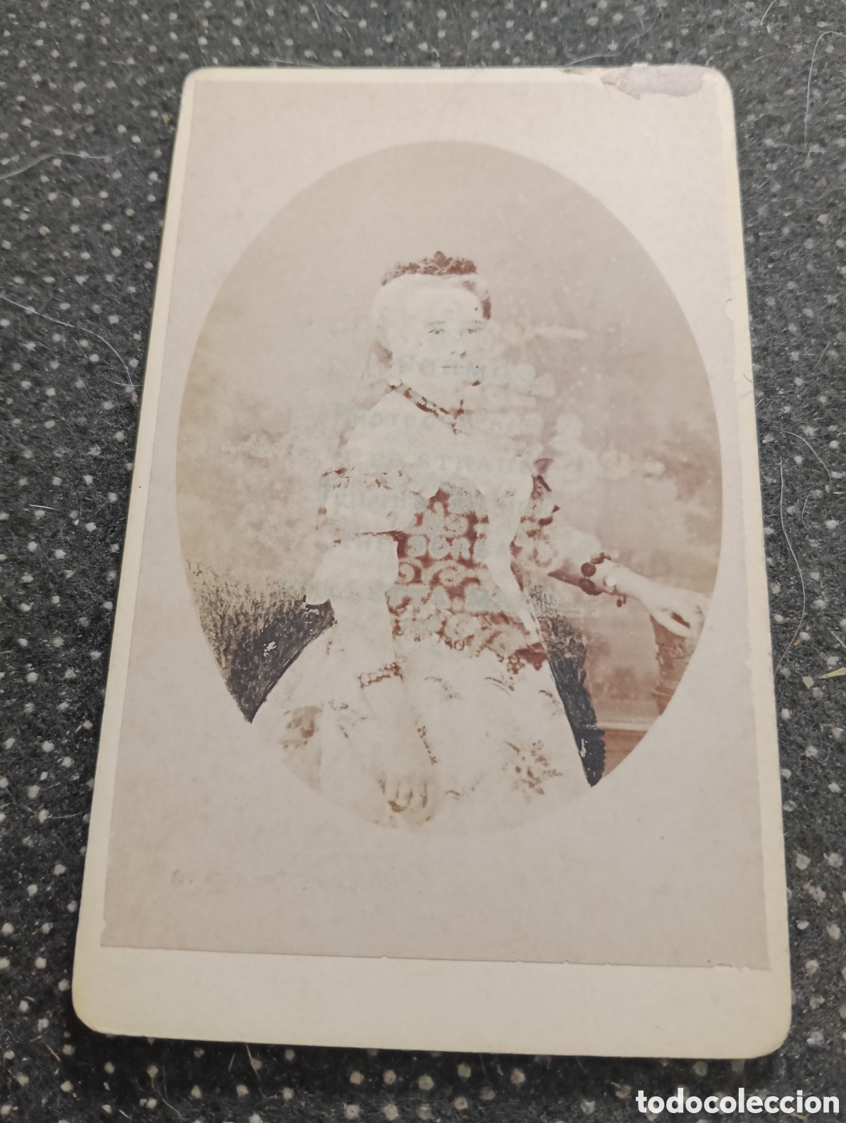 Fotograf&iacute;a antigua: 1865-1910 Fotograf&iacute;a Victoriana en cart&oacute;n de una se&ntilde;ora mide 11 x 6,5 aprox.