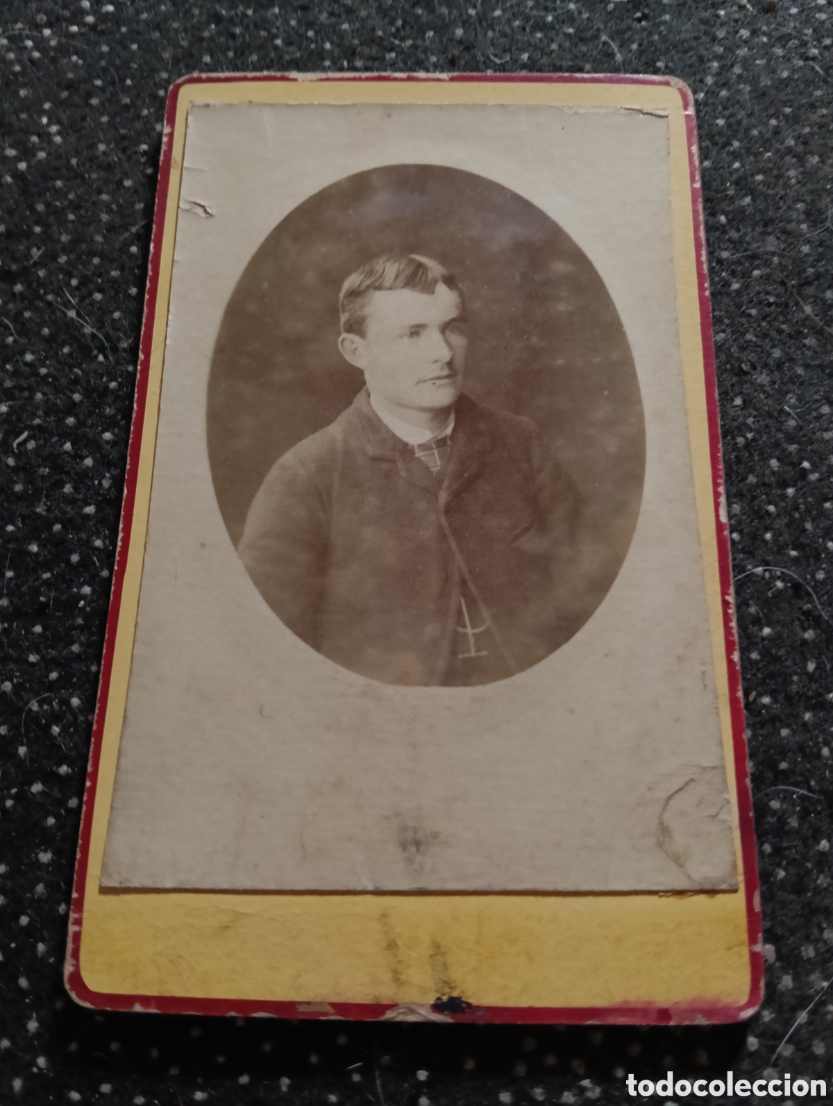 Fotograf&iacute;a antigua: 1865-1910 Fotograf&iacute;a Victoriana en cart&oacute;n de se&ntilde;ores de varias edades, mide 11 x 6,5 aprox.