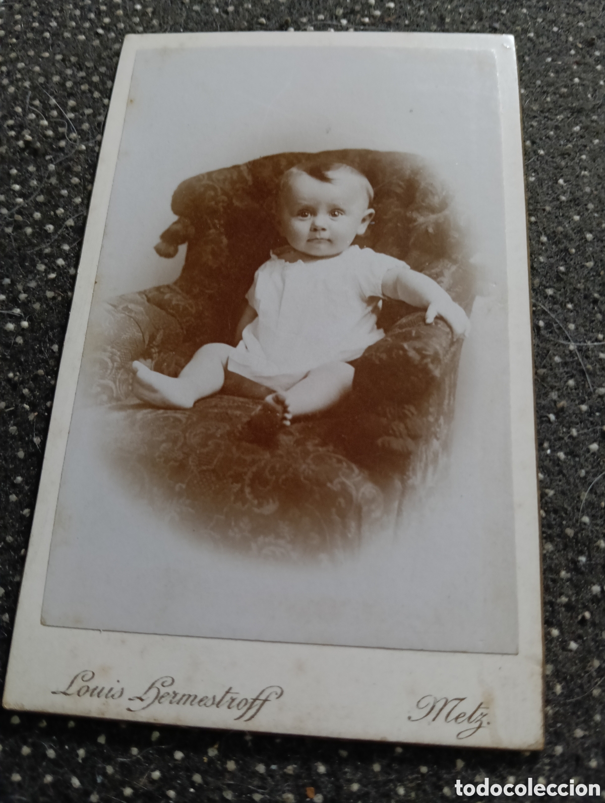 Antique Photography: 1865-1910 Fotograf&iacute;a Victoriana en cart&oacute;n de un ni&ntilde;o o una ni&ntilde;a mide 11 x 6,5 aprox.
