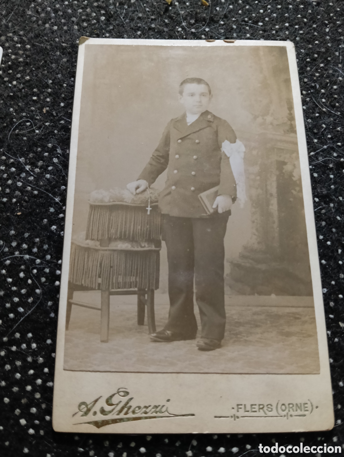 Fotograf&iacute;a antigua: 1865-1910 Fotograf&iacute;a Victoriana en cart&oacute;n de un ni&ntilde;o o una ni&ntilde;a mide 11 x 6,5 aprox.