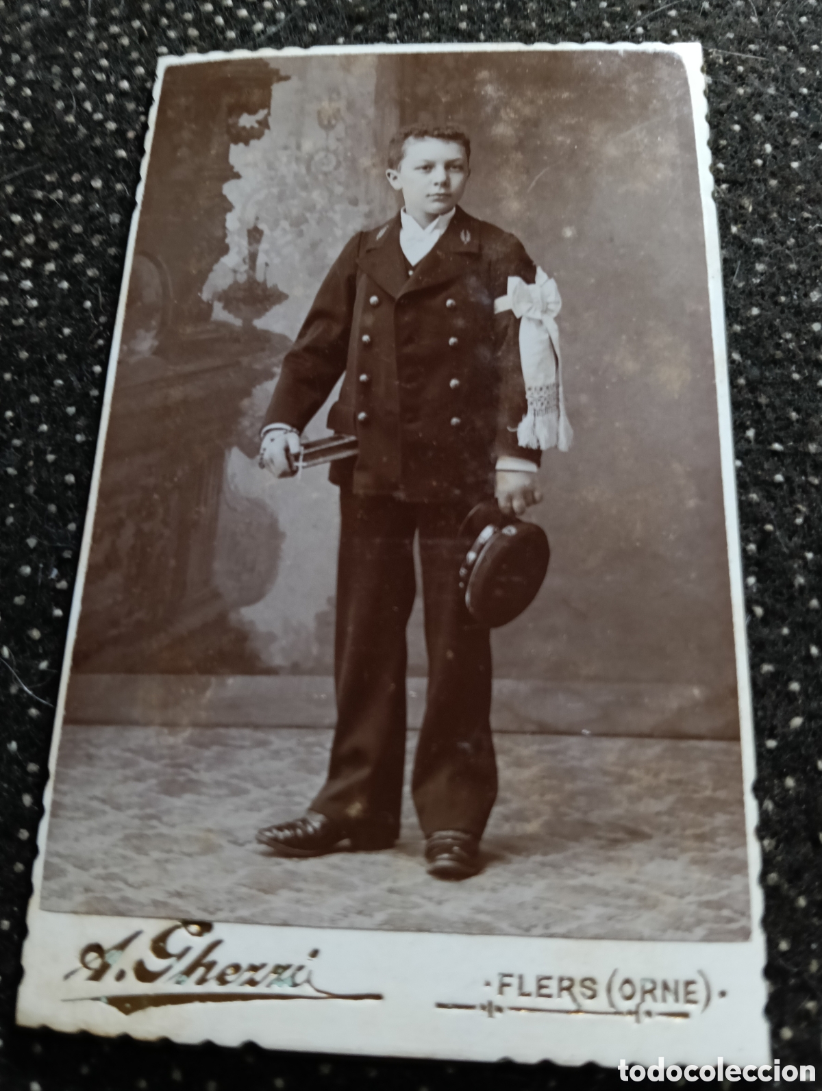 Fotograf&iacute;a antigua: 1865-1910 Fotograf&iacute;a Victoriana en cart&oacute;n de un ni&ntilde;o o una ni&ntilde;a mide 11 x 6,5 aprox.