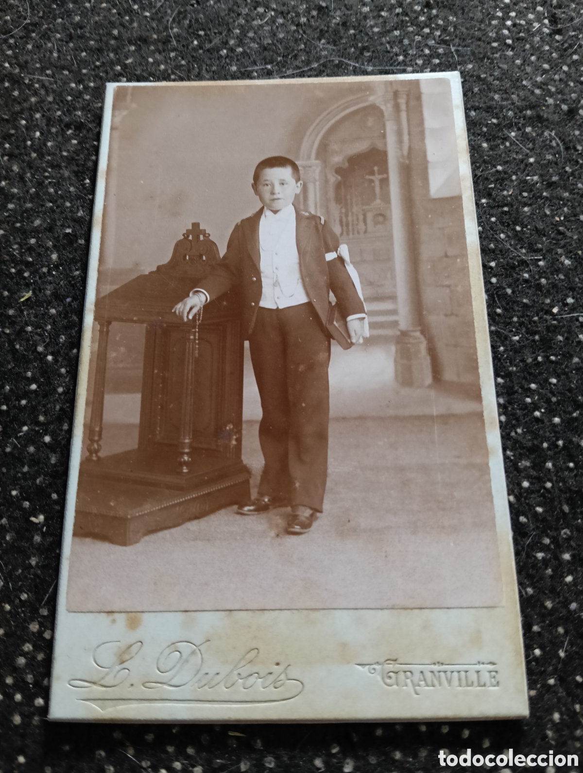 Fotograf&iacute;a antigua: 1865-1910 Fotograf&iacute;a Victoriana en cart&oacute;n de un ni&ntilde;o o una ni&ntilde;a mide 11 x 6,5 aprox.