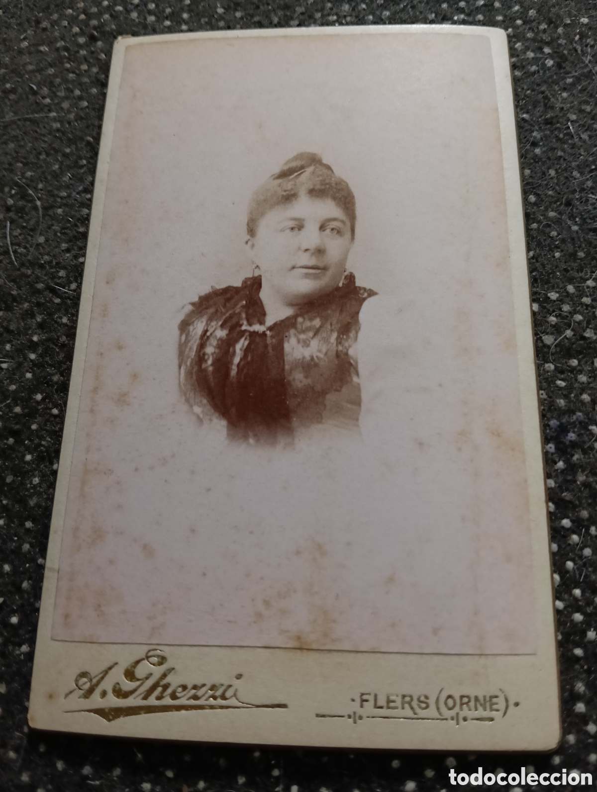 Fotograf&iacute;a antigua: 1865-1910 Fotograf&iacute;a Victoriana en cart&oacute;n de una se&ntilde;ora de la &eacute;poca mide 11 x 6,5 aprox.