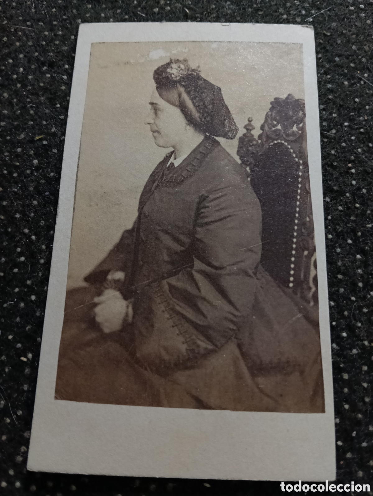 Fotograf&iacute;a antigua: 1865-1910 Fotograf&iacute;a Victoriana en cart&oacute;n de una se&ntilde;ora de la &eacute;poca mide 11 x 6,5 aprox.