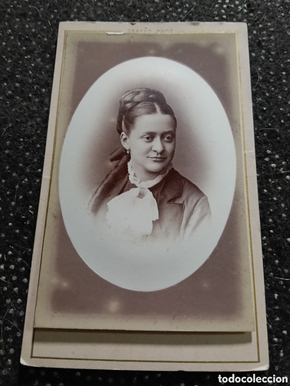 Fotograf&iacute;a antigua: 1865-1910 Fotograf&iacute;a Victoriana en cart&oacute;n de una se&ntilde;ora de la &eacute;poca mide 11 x 6,5 aprox.