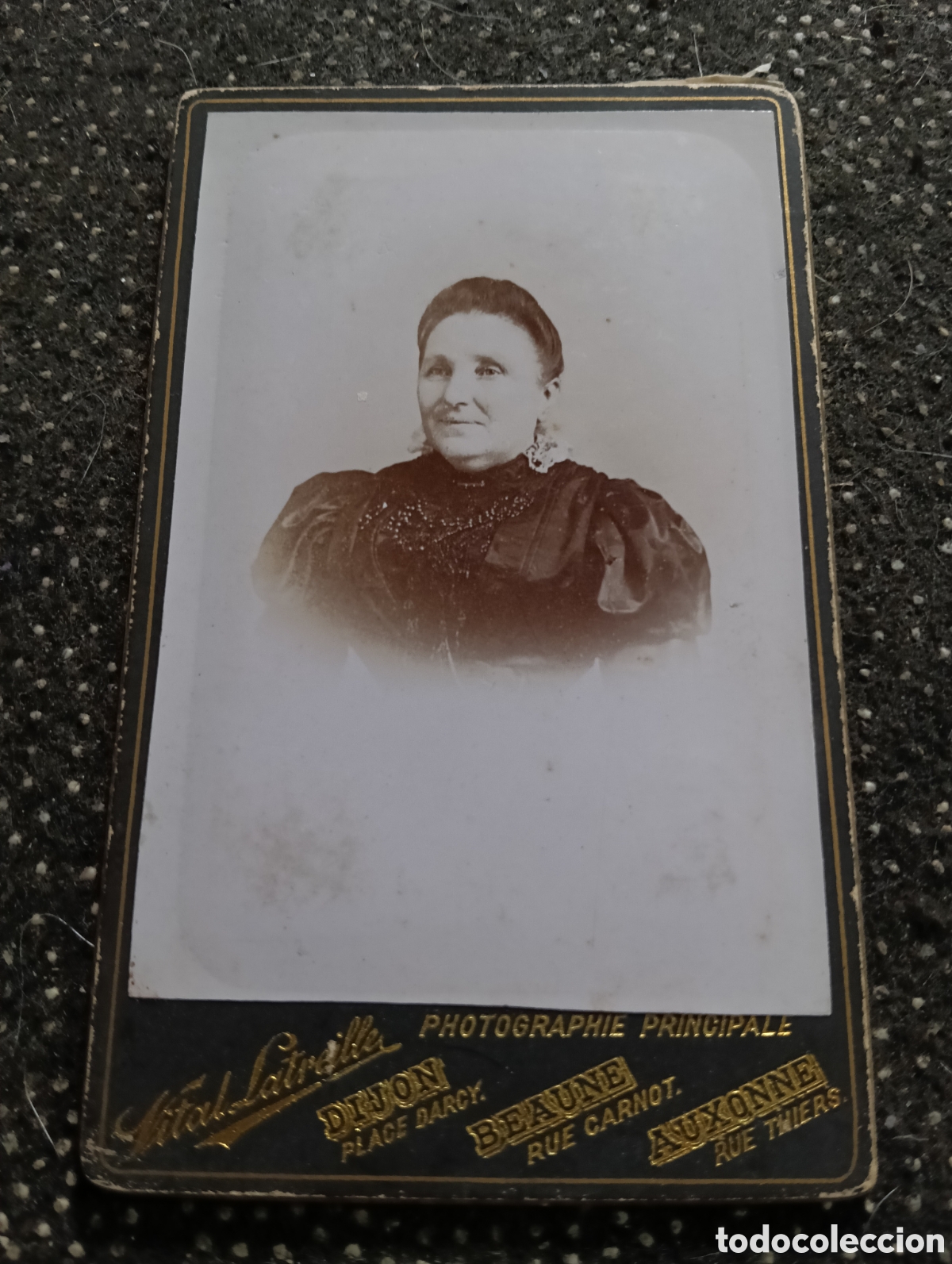 Fotograf&iacute;a antigua: 1865-1910 Fotograf&iacute;a Victoriana en cart&oacute;n de una se&ntilde;ora de la &eacute;poca mide 11 x 6,5 aprox.
