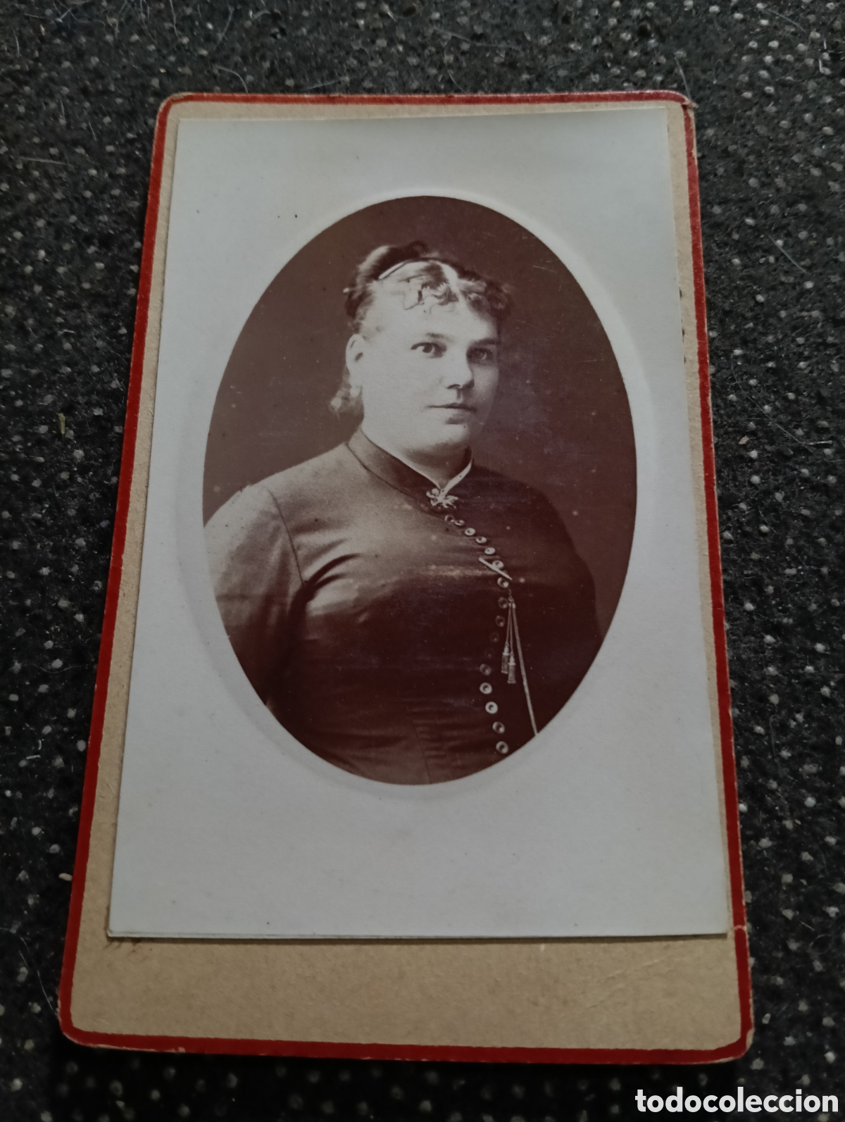 Fotograf&iacute;a antigua: 1865-1910 Fotograf&iacute;a Victoriana en cart&oacute;n de una se&ntilde;ora de la &eacute;poca mide 11 x 6,5 aprox.