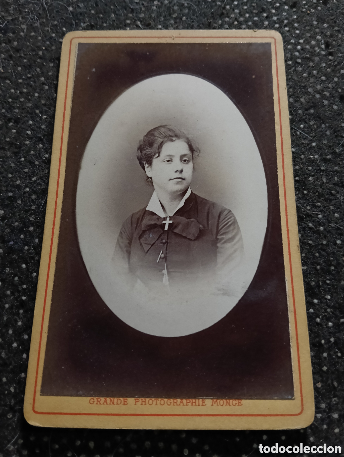 Fotograf&iacute;a antigua: 1865-1910 Fotograf&iacute;a Victoriana en cart&oacute;n de una se&ntilde;ora de la &eacute;poca mide 11 x 6,5 aprox.