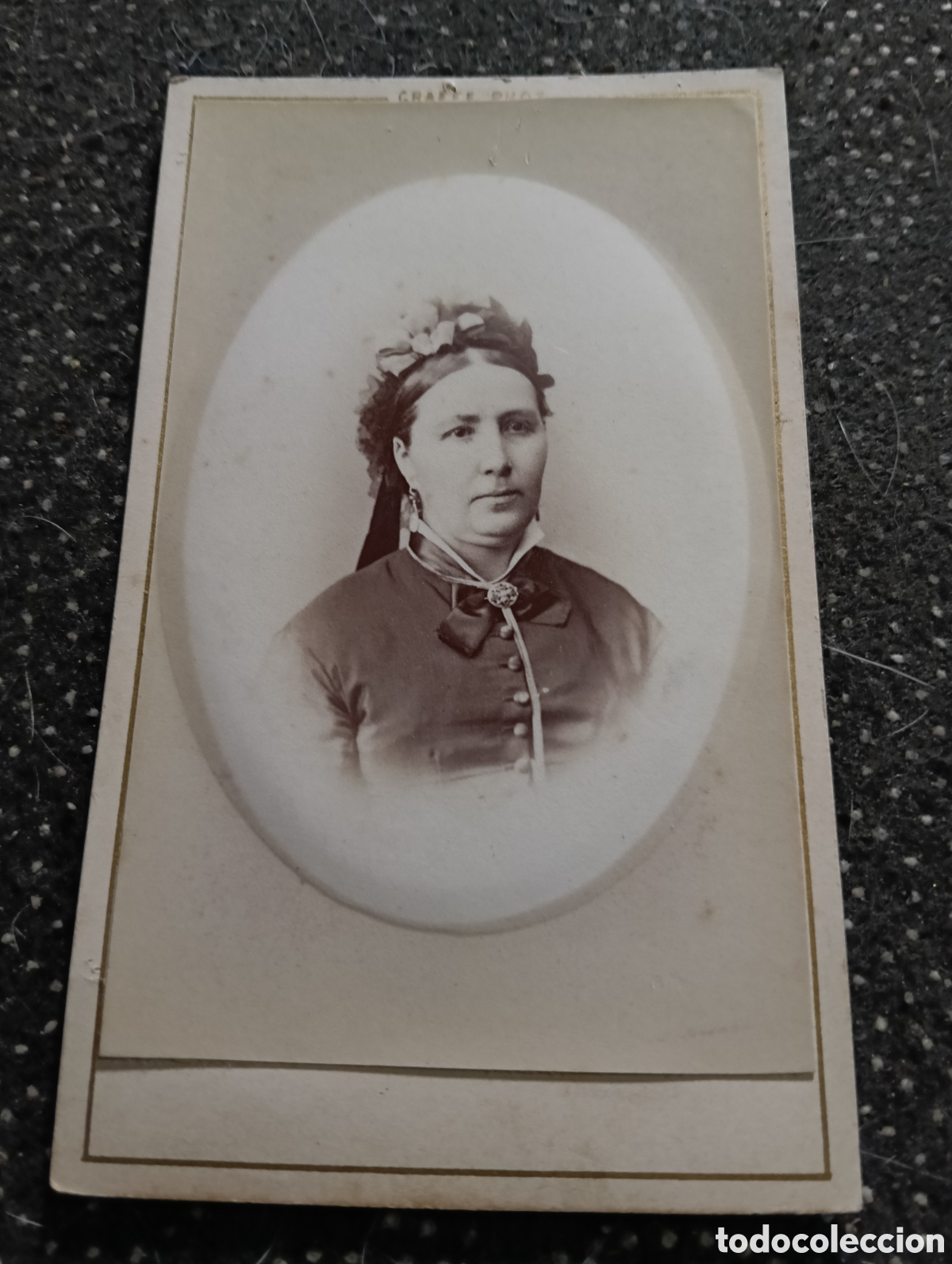 Fotograf&iacute;a antigua: 1865-1910 Fotograf&iacute;a Victoriana en cart&oacute;n de una se&ntilde;ora de la &eacute;poca mide 11 x 6,5 aprox.