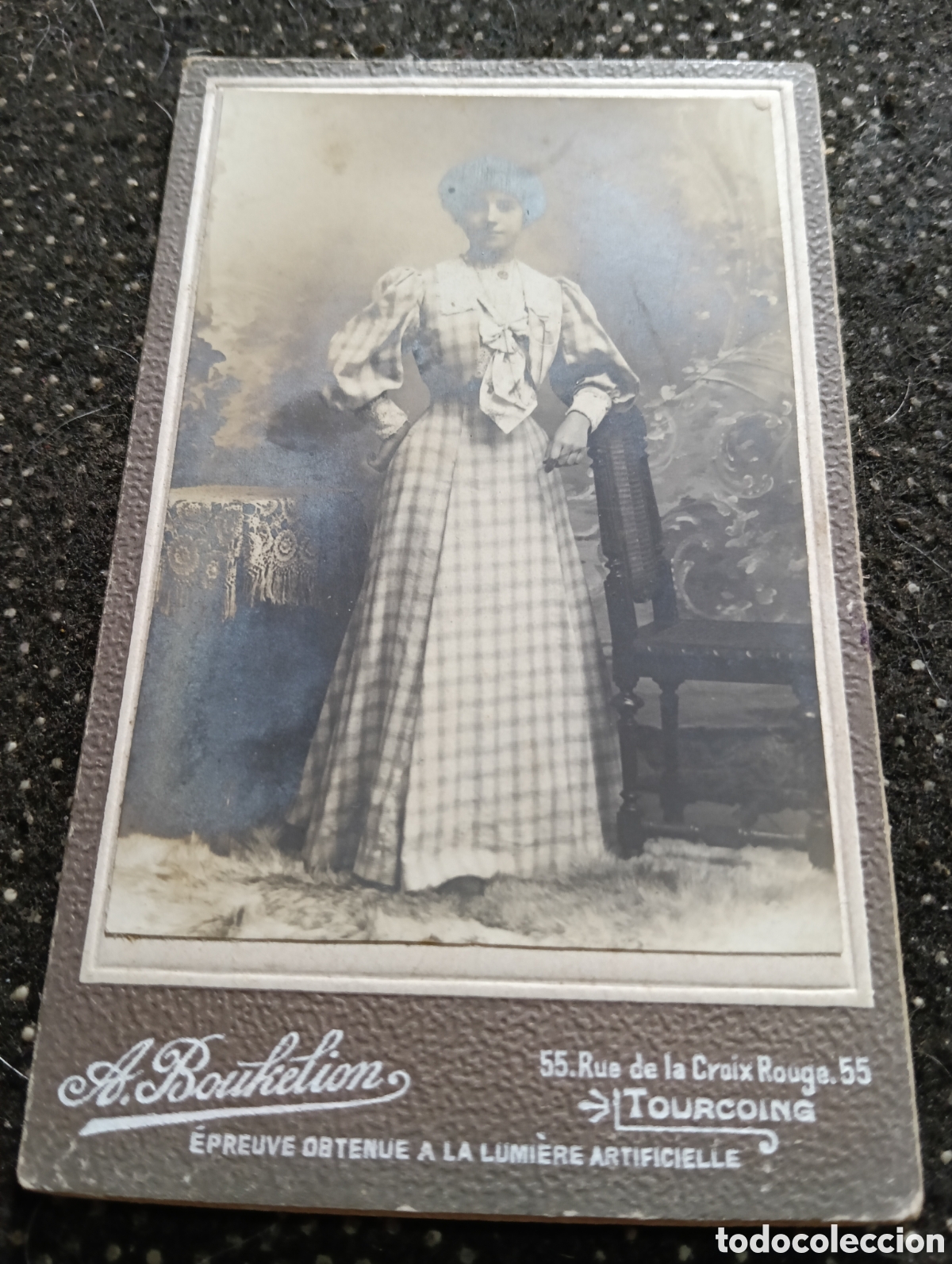 Fotograf&iacute;a antigua: 1865-1910 Fotograf&iacute;a Victoriana en cart&oacute;n de una se&ntilde;ora de la &eacute;poca mide 11 x 6,5 aprox.