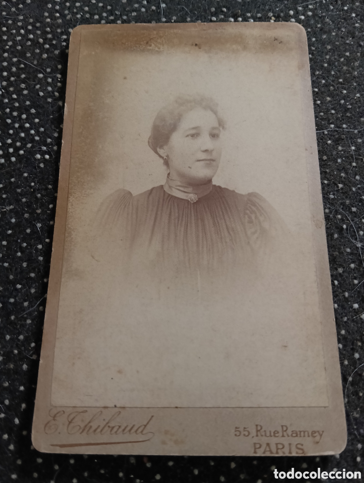 Fotograf&iacute;a antigua: 1865-1910 Fotograf&iacute;a Victoriana en cart&oacute;n de una se&ntilde;ora de la &eacute;poca mide 11 x 6,5 aprox.